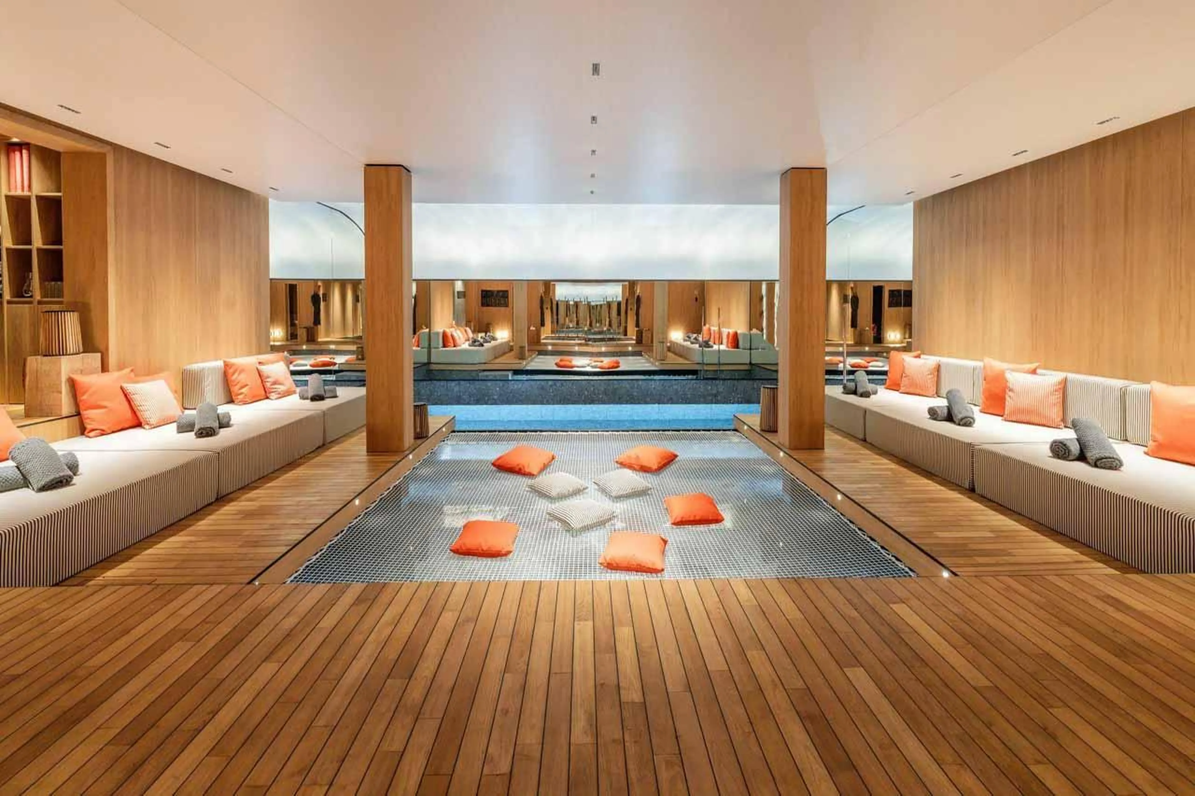 Relaxation area, sofas and swimming pool in Chalet Khoton, Courchevel Le Praz