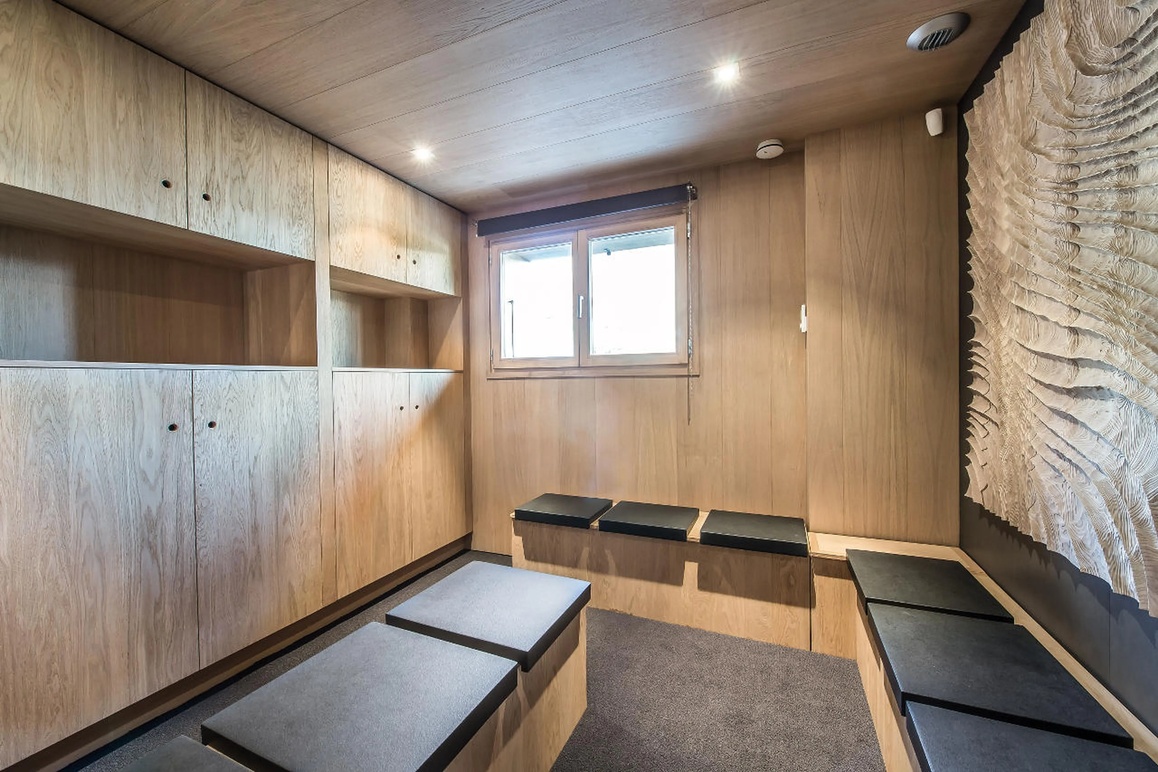 Ski room with glove and boot heater in Chalet Kibo in Courchevel 1550