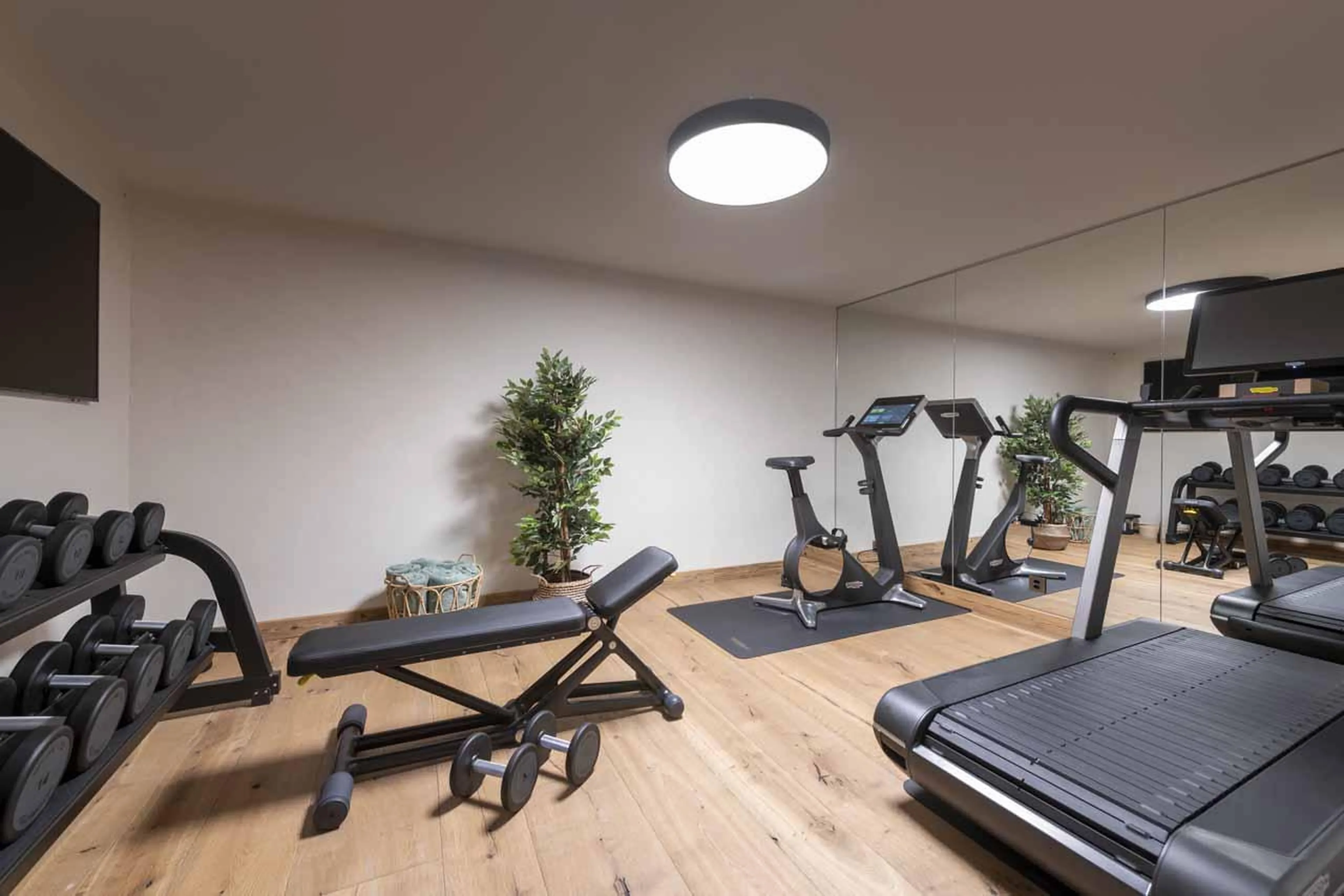 Modern gym in Chalet Kitsilano, Verbier