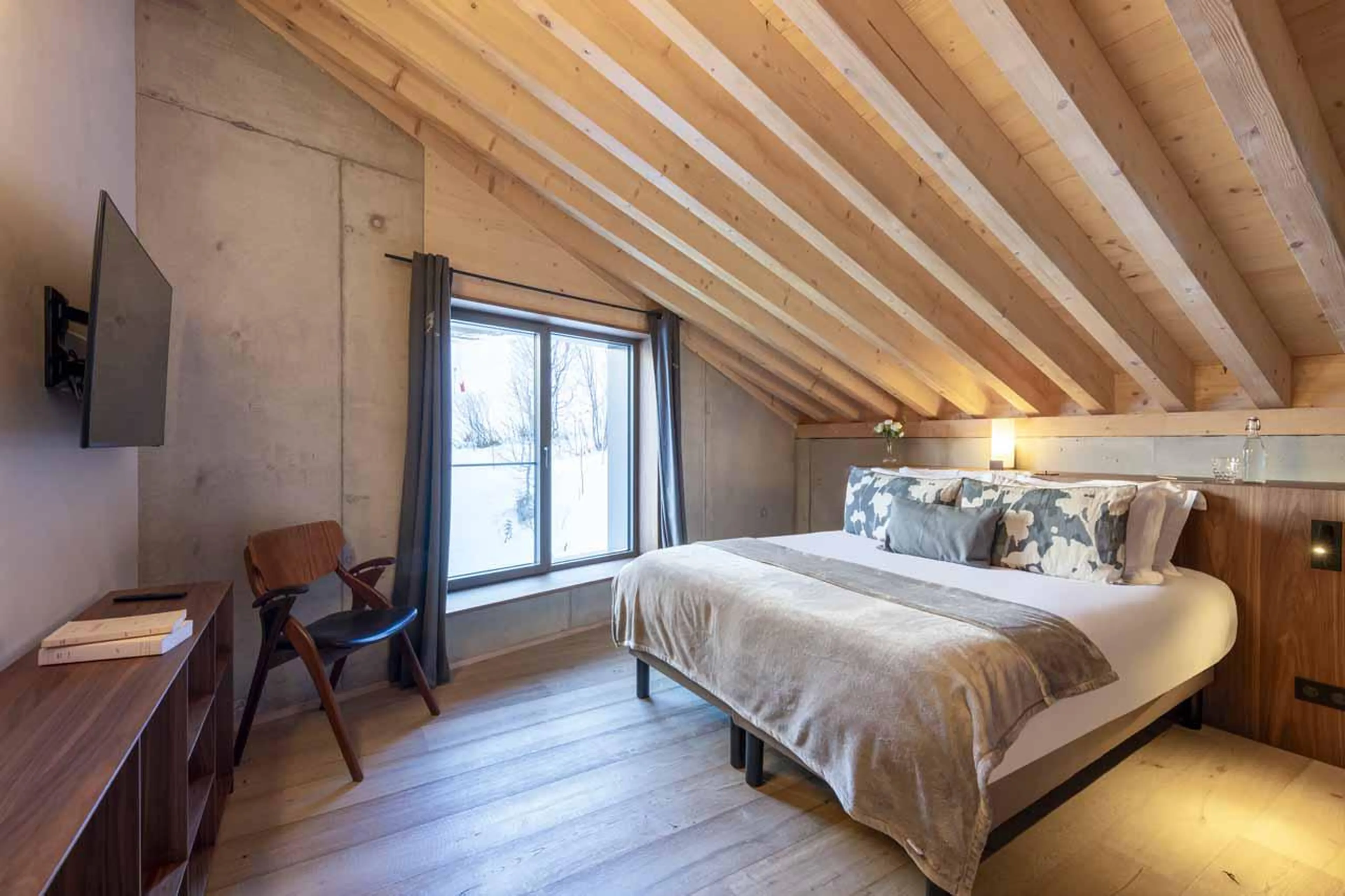 Double/twin bedroom at Chalet Kitsune in Val d'Isere