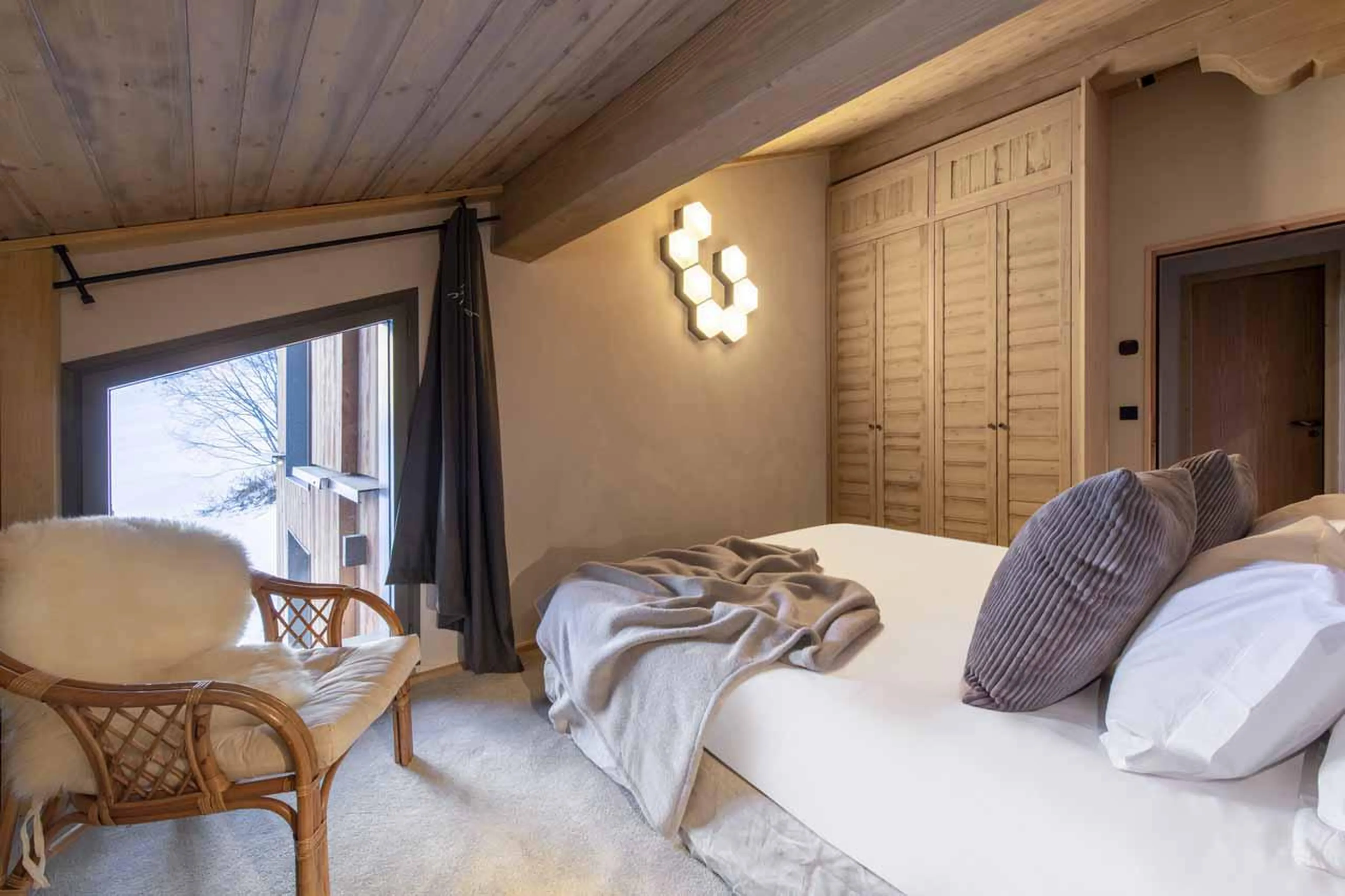 Double bedroom with storage space at Chalet Kitsune in Val d'Isere