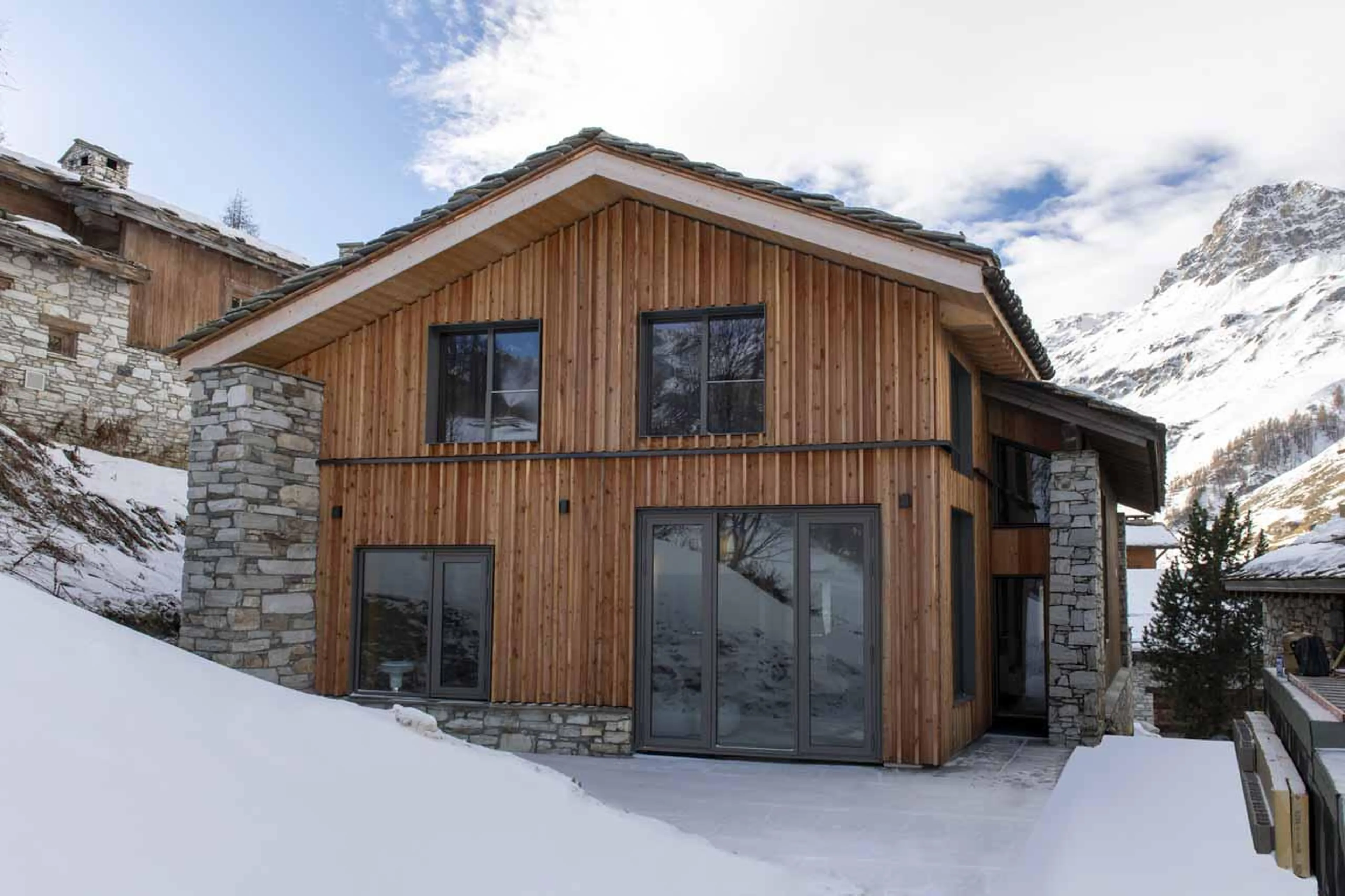 Close to the lifts and just a 5-minute drive into Val d'Isére at Chalet Kitsune in Val d'Isere