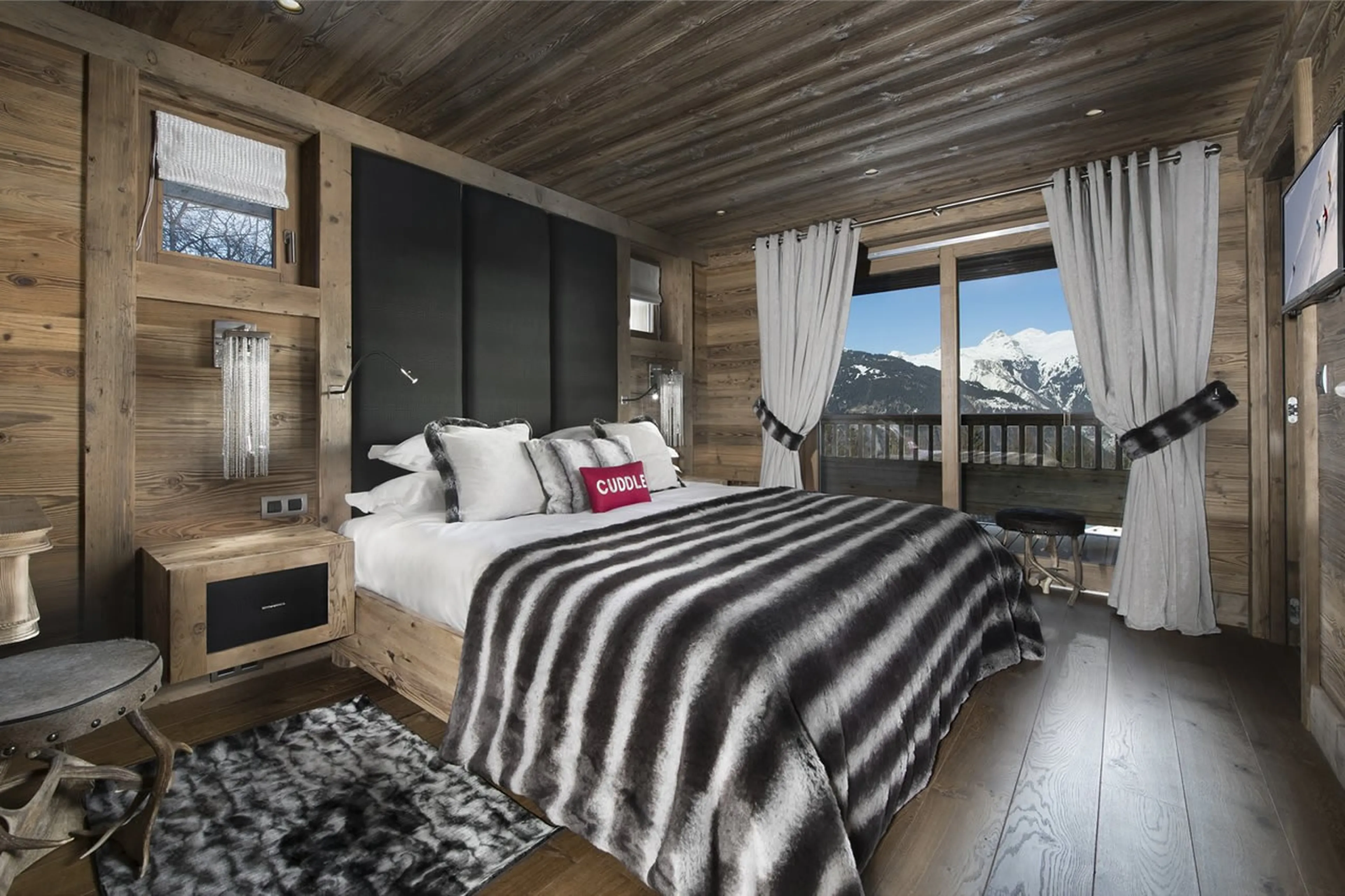 Double bed and balcony access in en-suite bedroom in Chalet L’ Or Blanc in Courchevel 1550