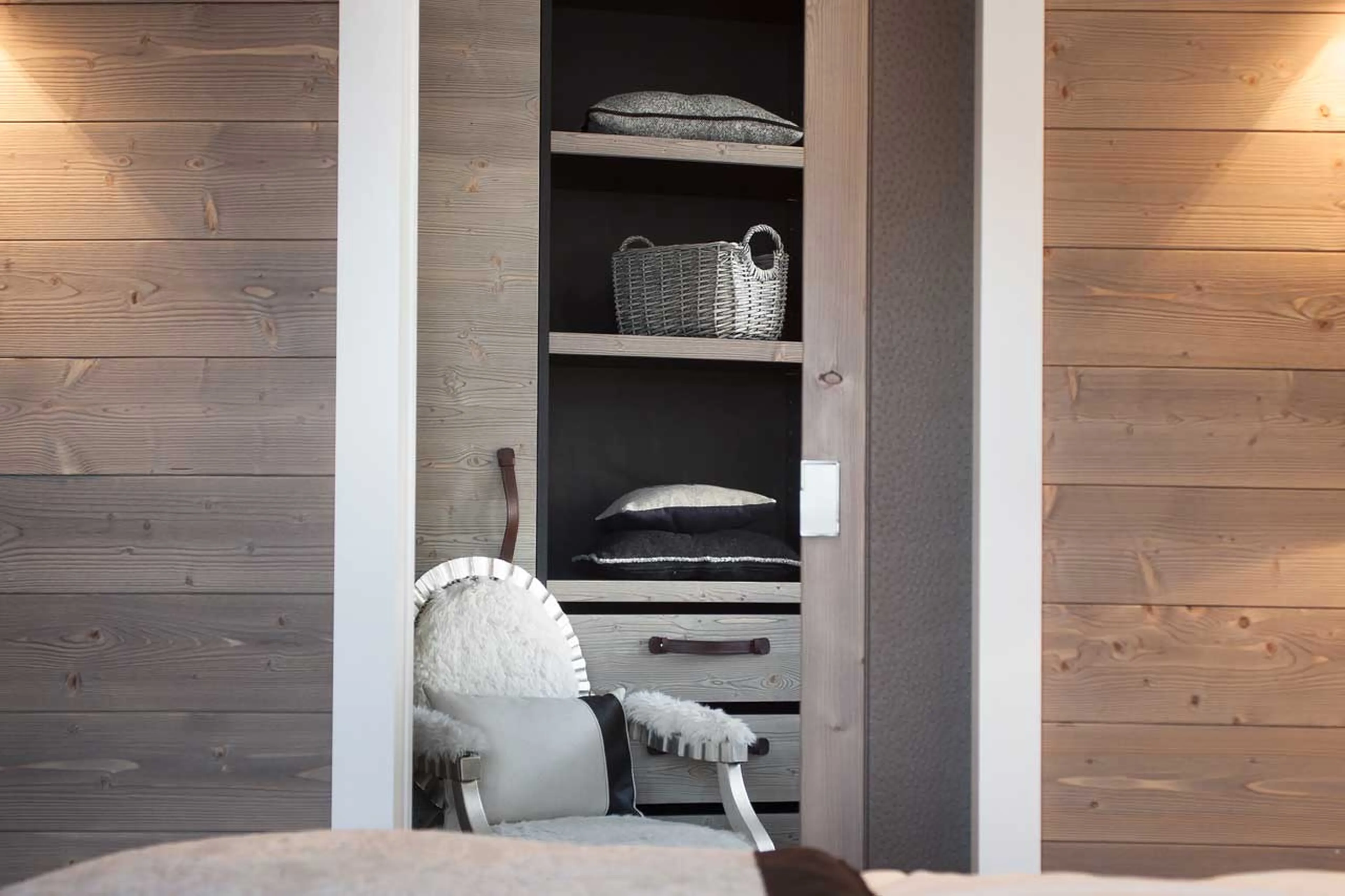 Dressing room at Chalet La Colombe in Courchevel 1850