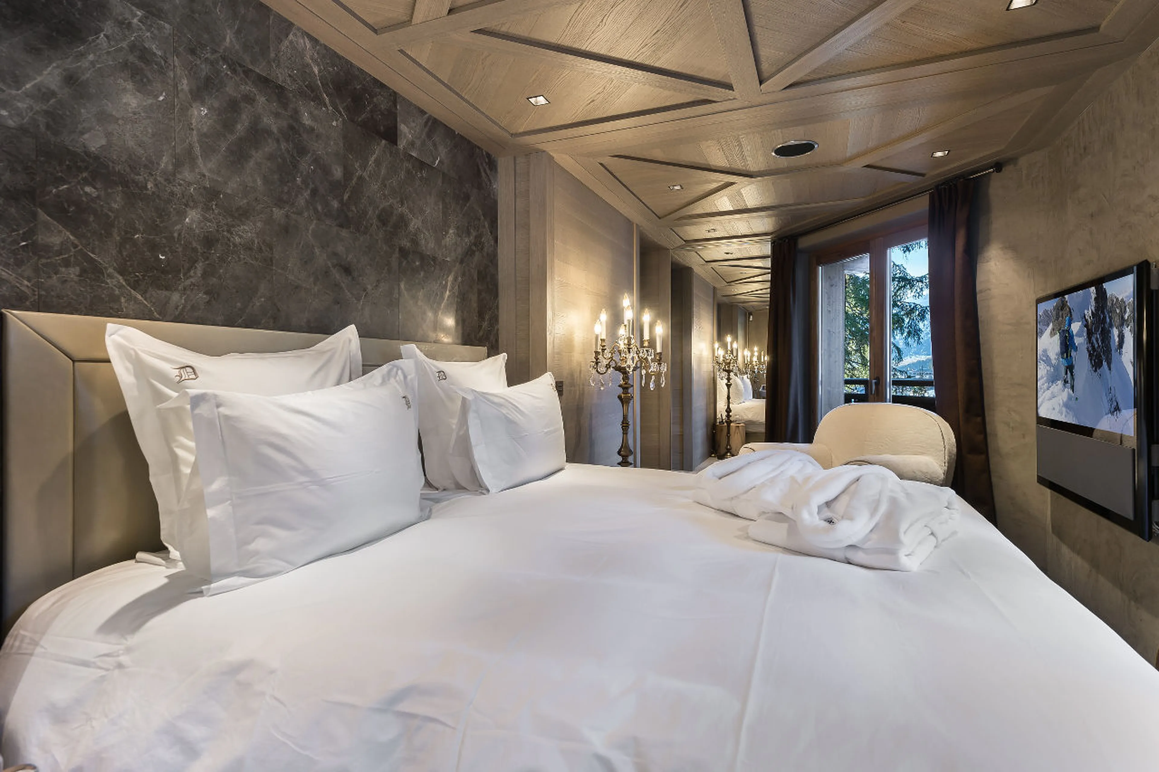 En suite double bedroom with access to the balcony of La Datcha in Courchevel 1850