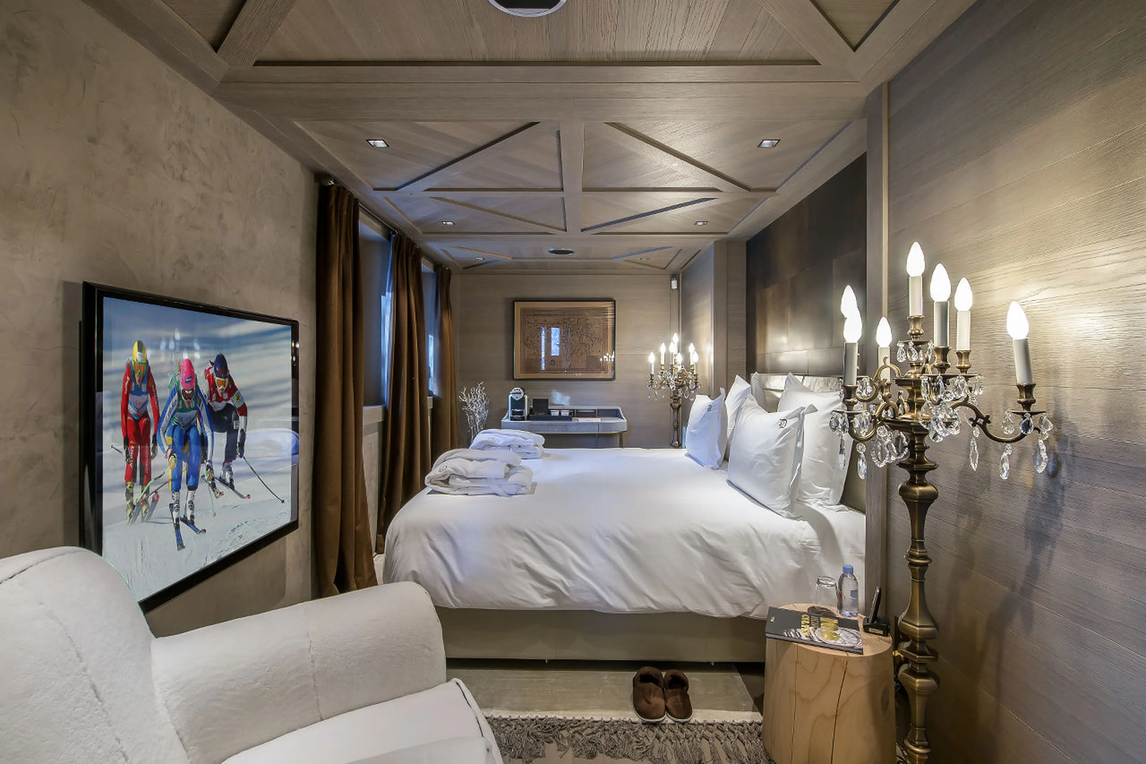 Double bedroom with TV corner in La Datcha in Courchevel 1850