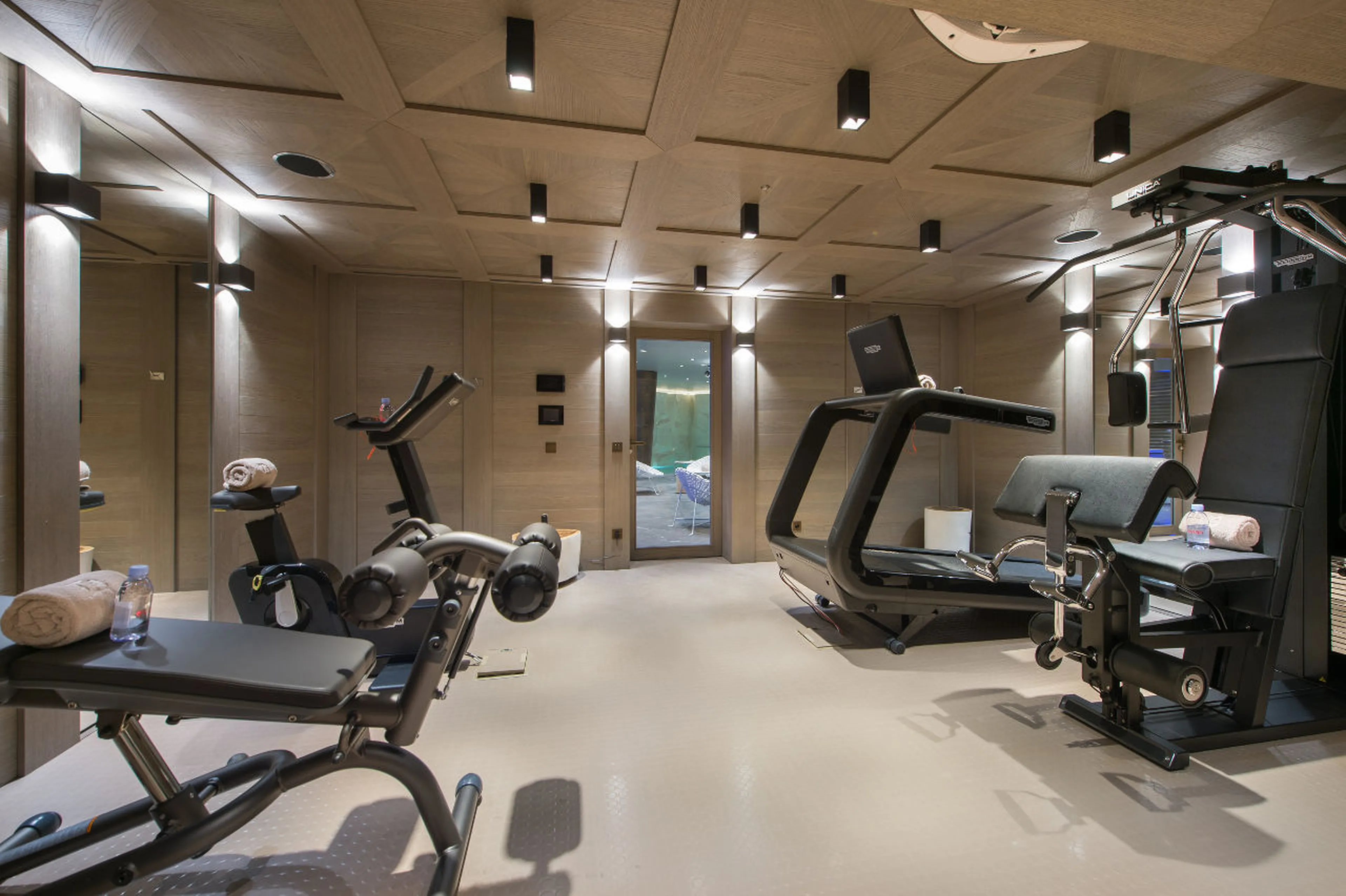 La Datcha in Courchevel 1850 has a fitness area with superb apparatus