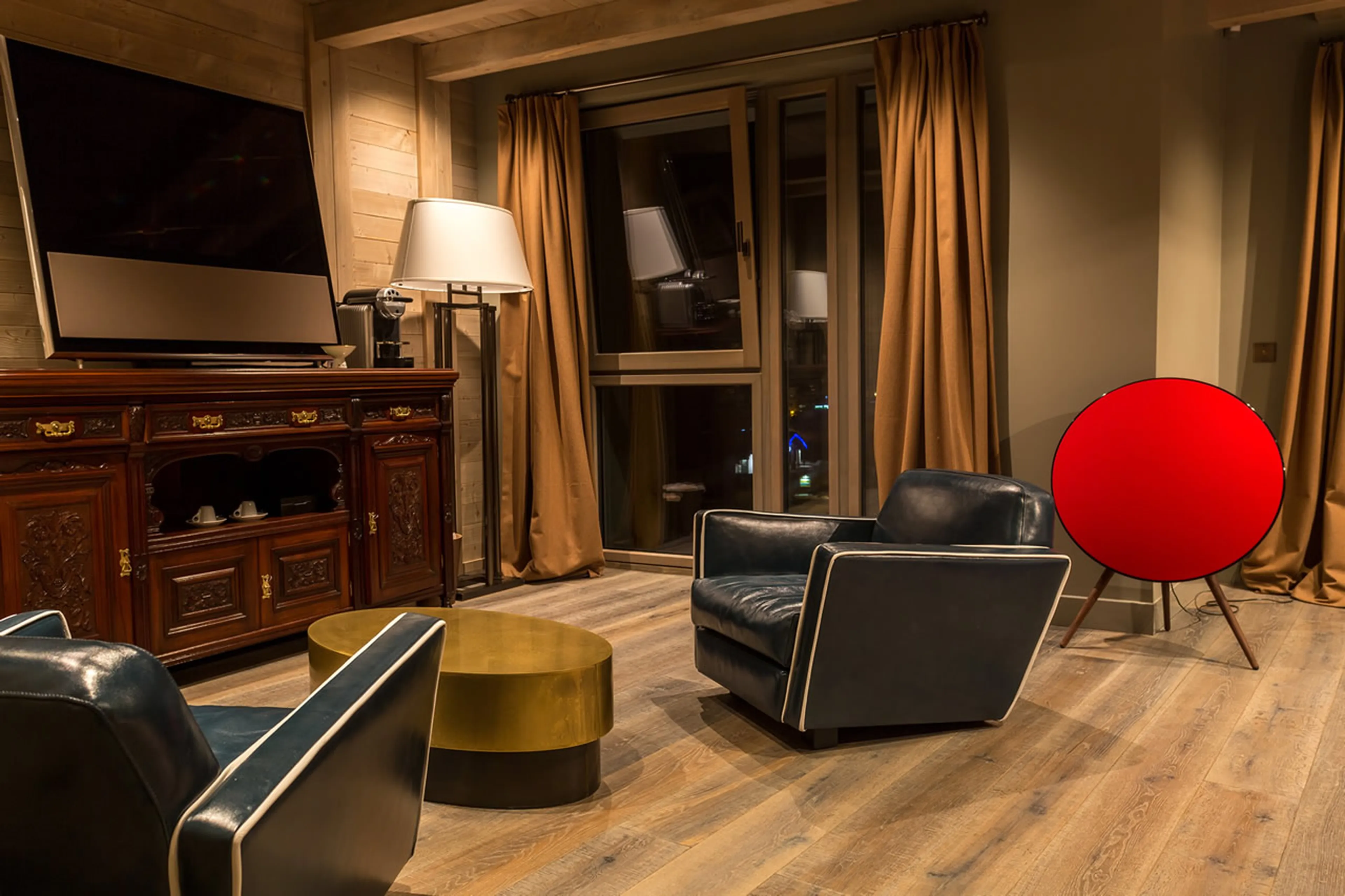 Sitting area in bedroom 7 on third floor of Chalet La Datcha in Val Thorens