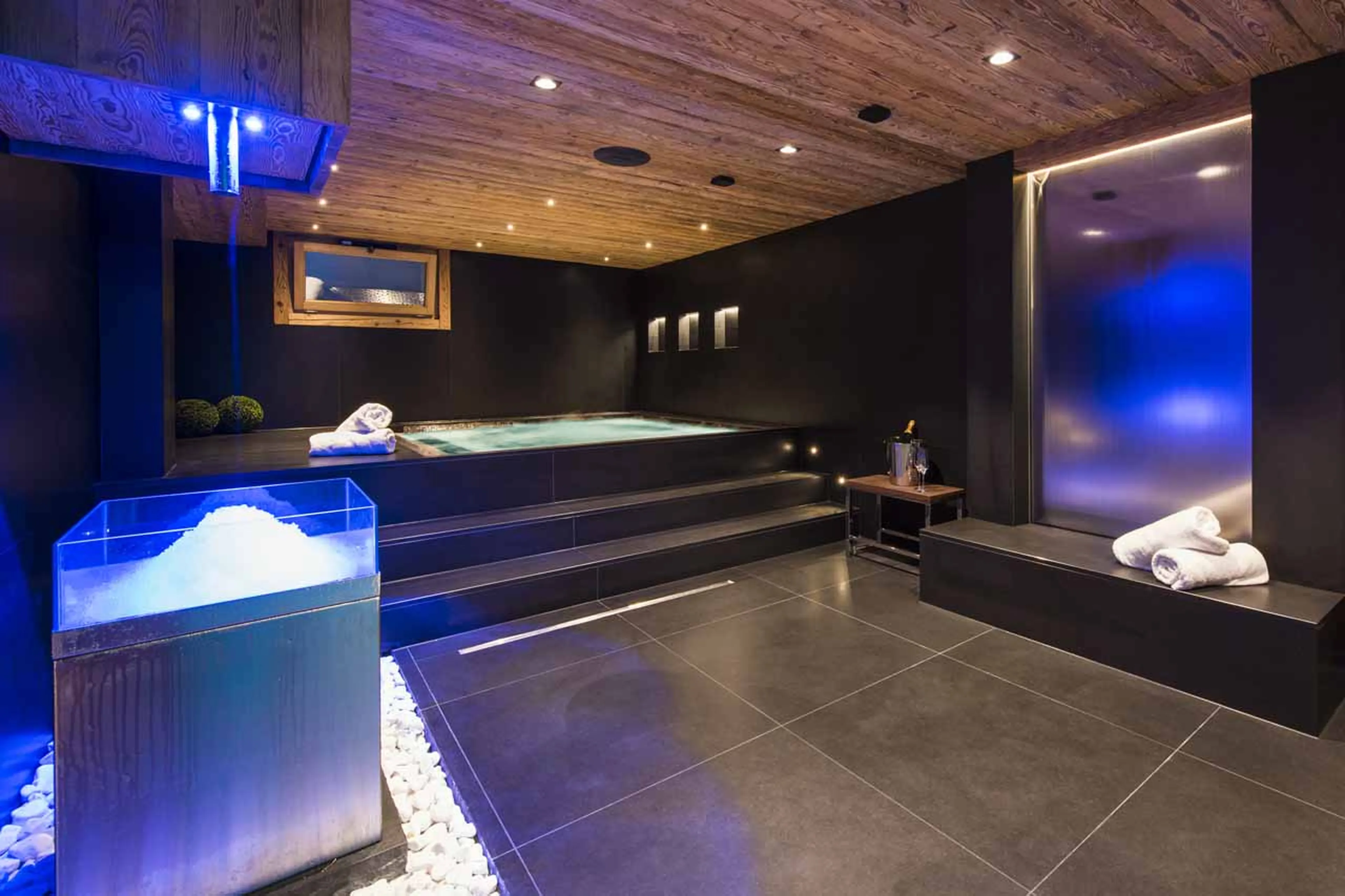 Indoor Jacuzzi at Chalet La Datcha in Verbier