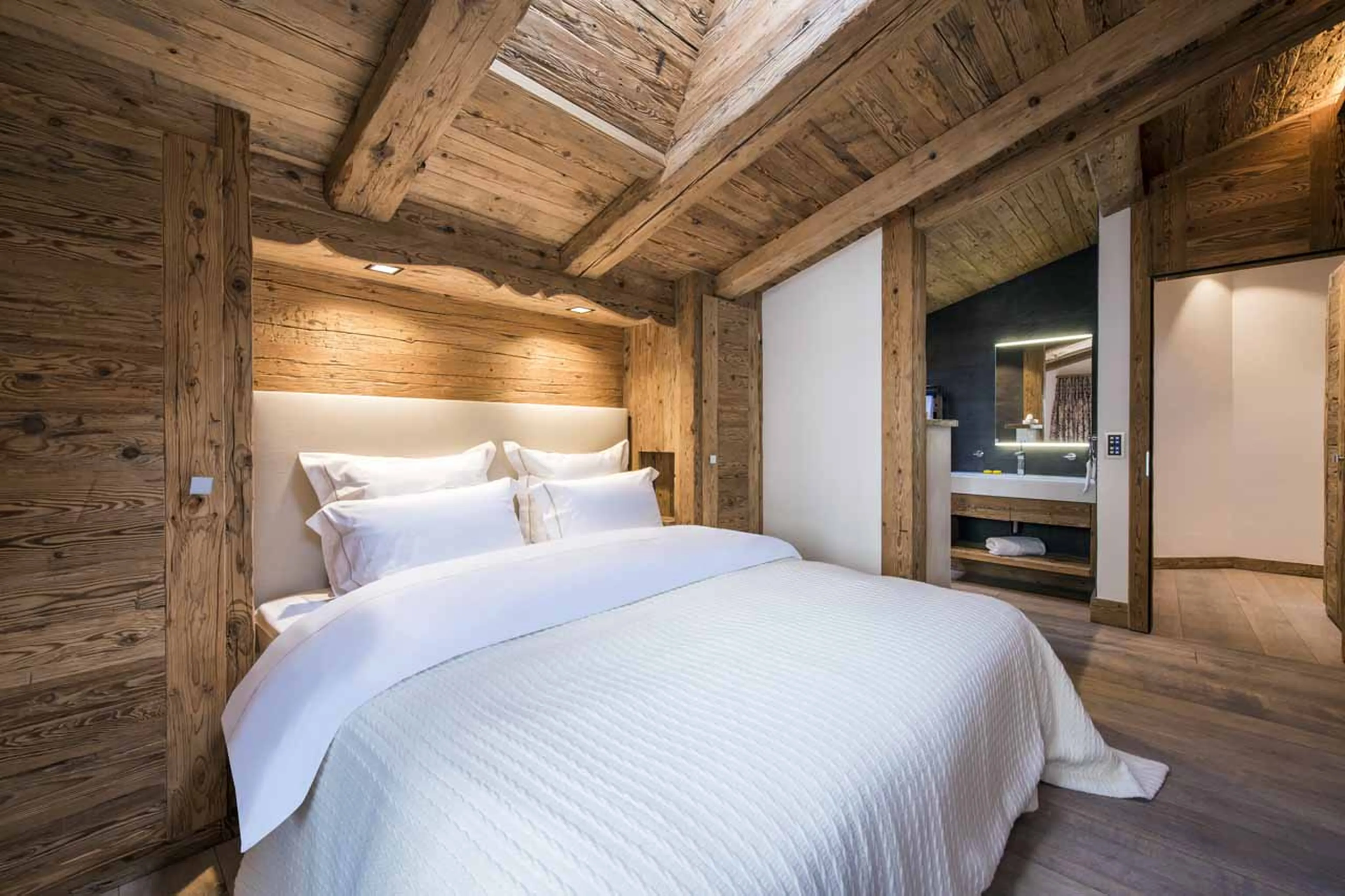 Access to en-suite bathroom at Chalet La Datcha in Verbier