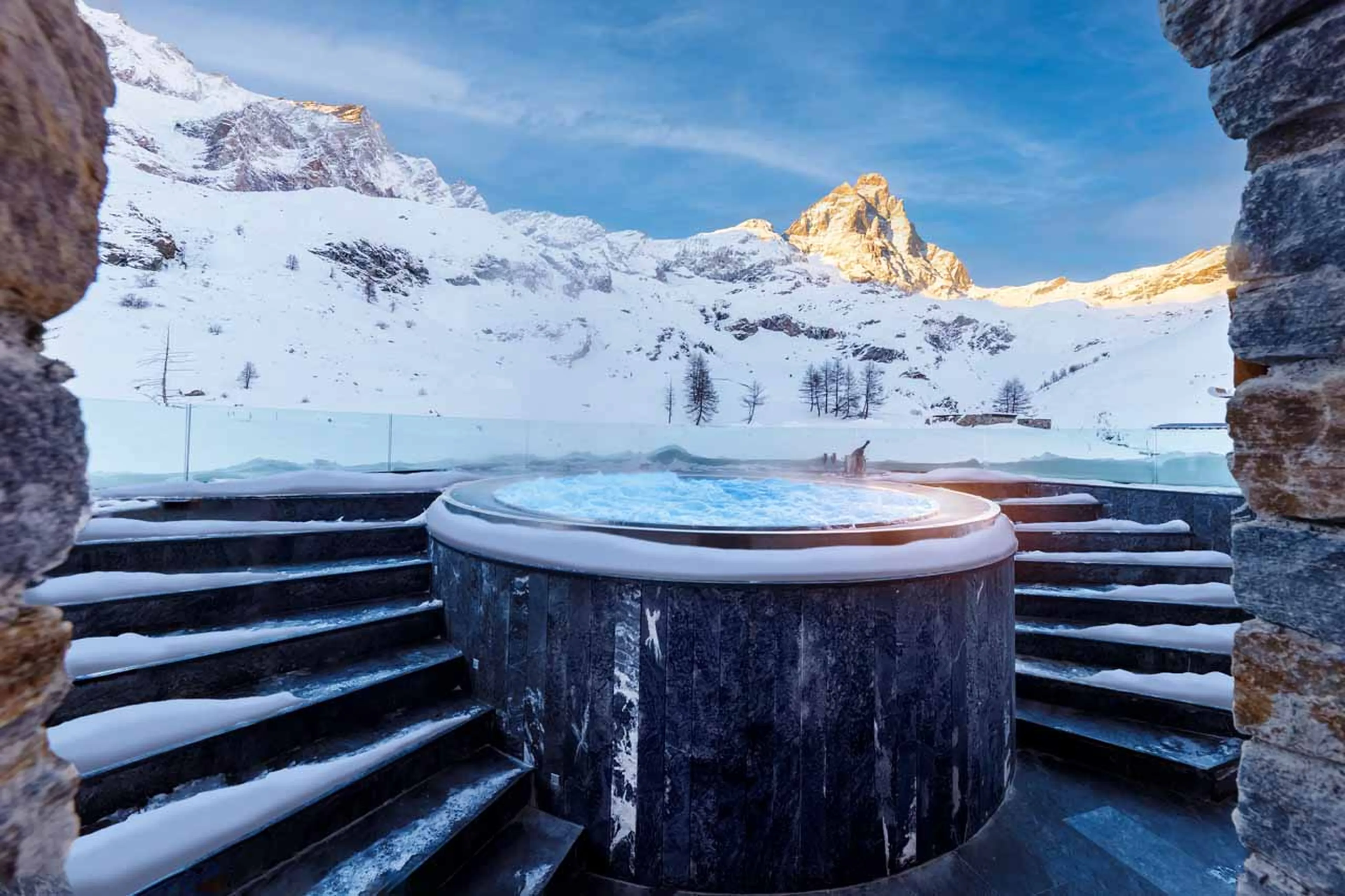 Hot tub at Chalet La Fenice in Breuil-Cervinia