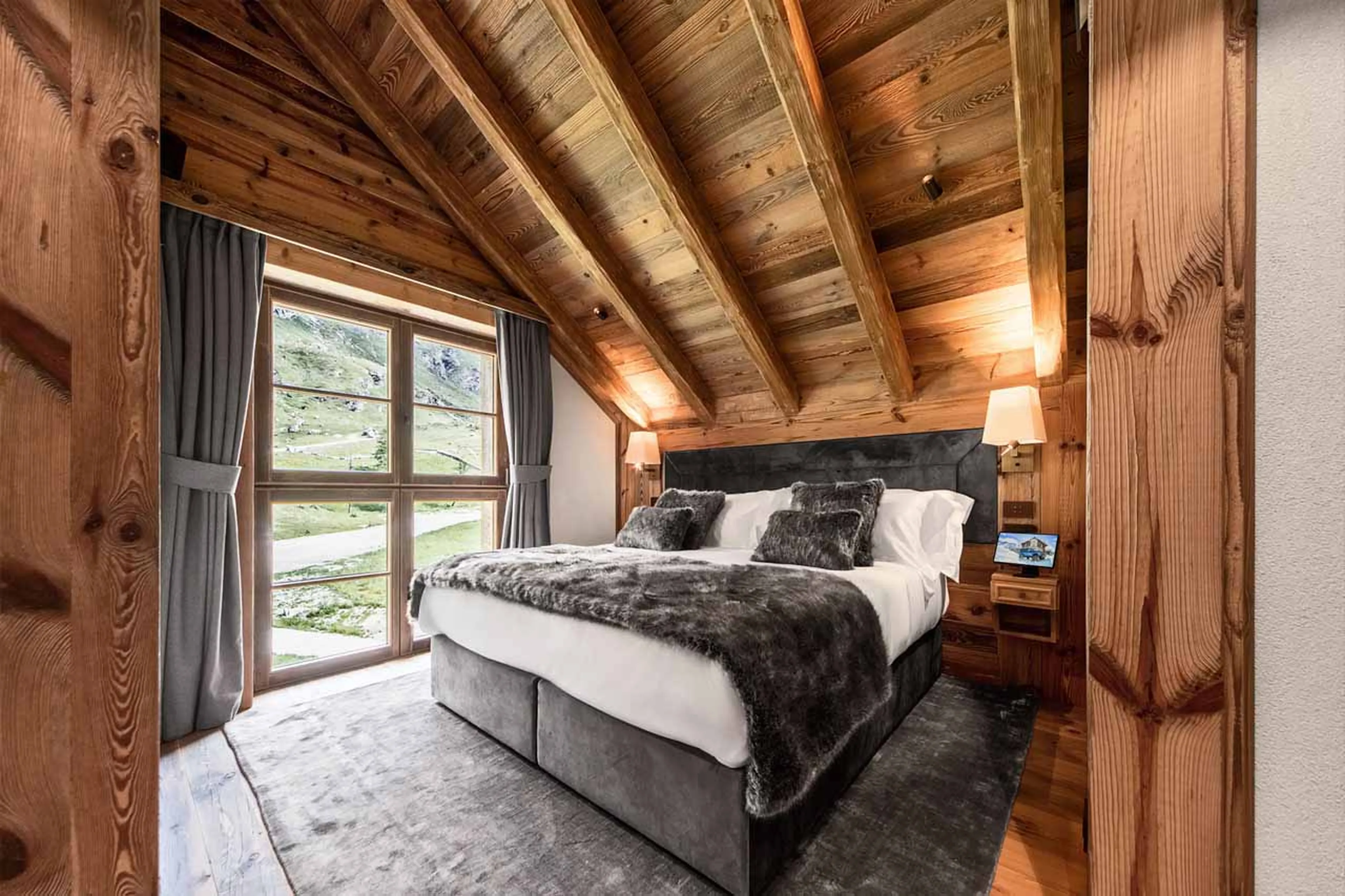 Bedroom seven at Chalet La Fenice in Breuil-Cervinia
