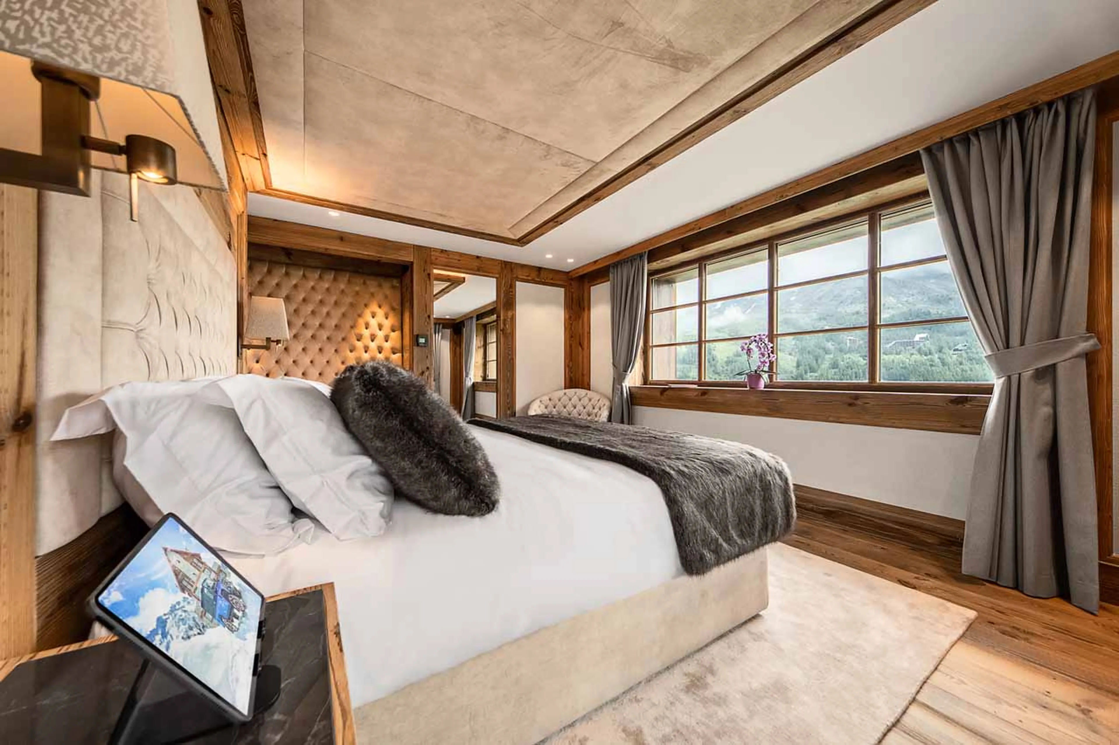 Carrel master suite at Chalet La Fenice in Cervinia