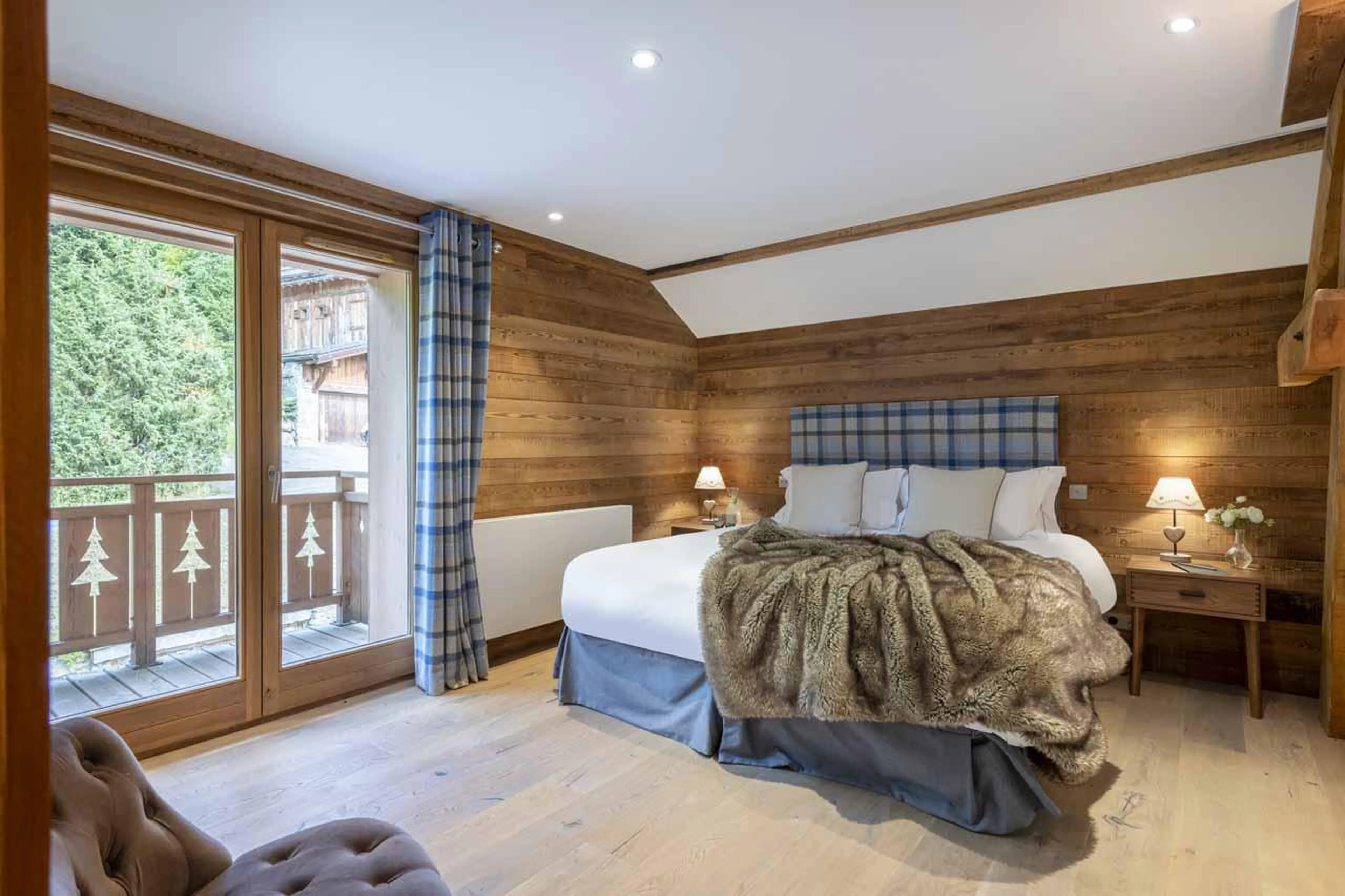 Double bedroom with balcony access  in Chalet La Folie, Meribel
