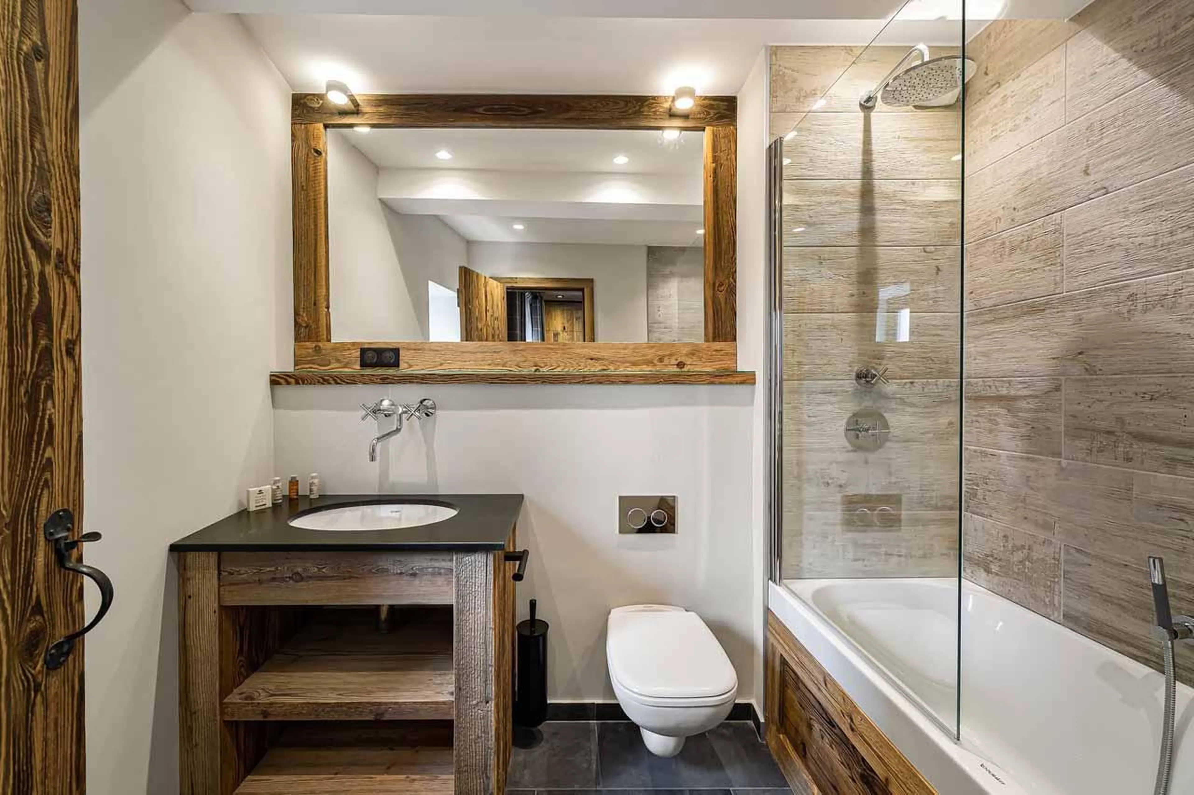 En-suite bathroom at  Chalet La Grange in St Martin de Belleville