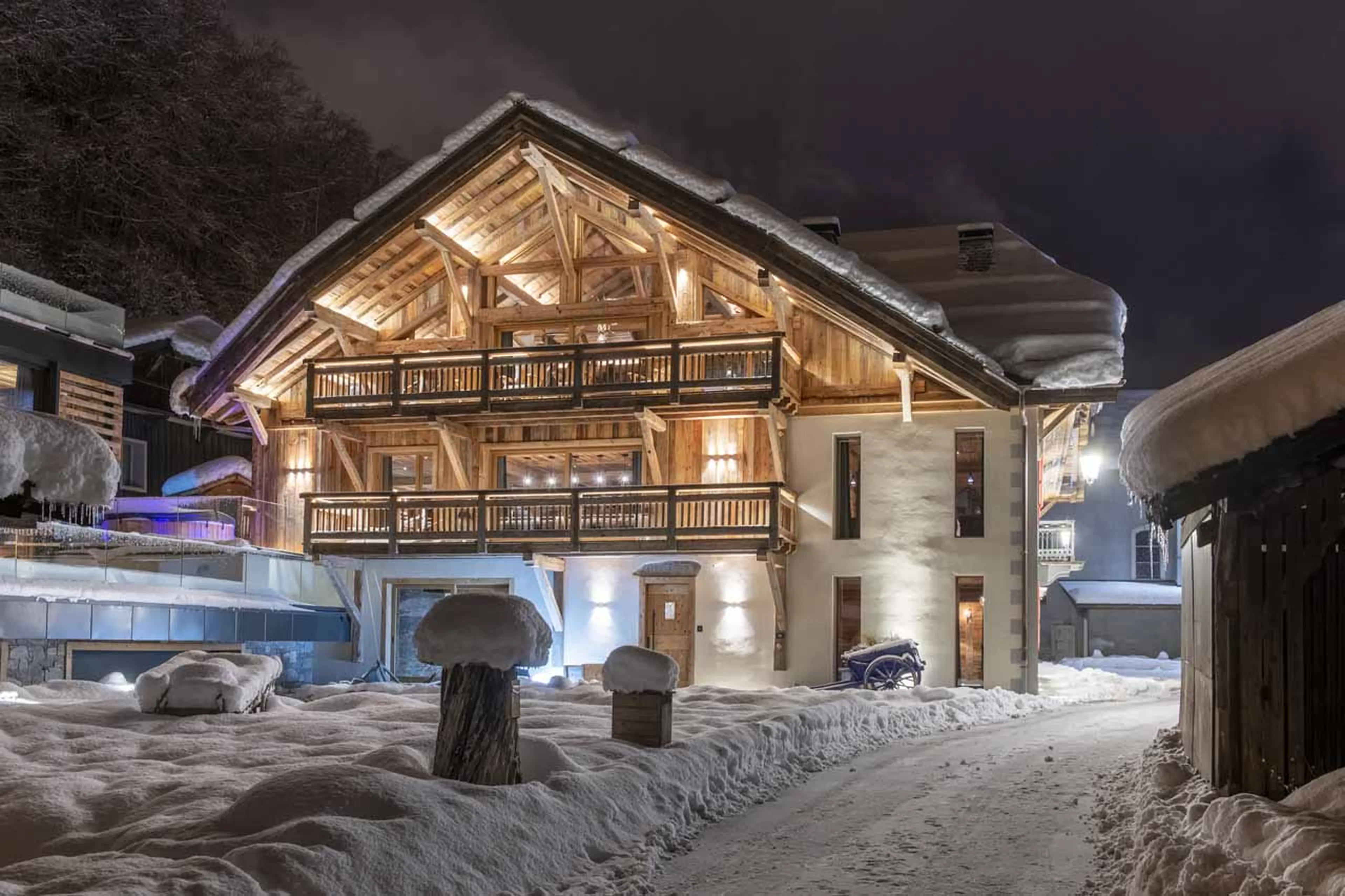 Exterior of Chalet La Maison in Morzine at night