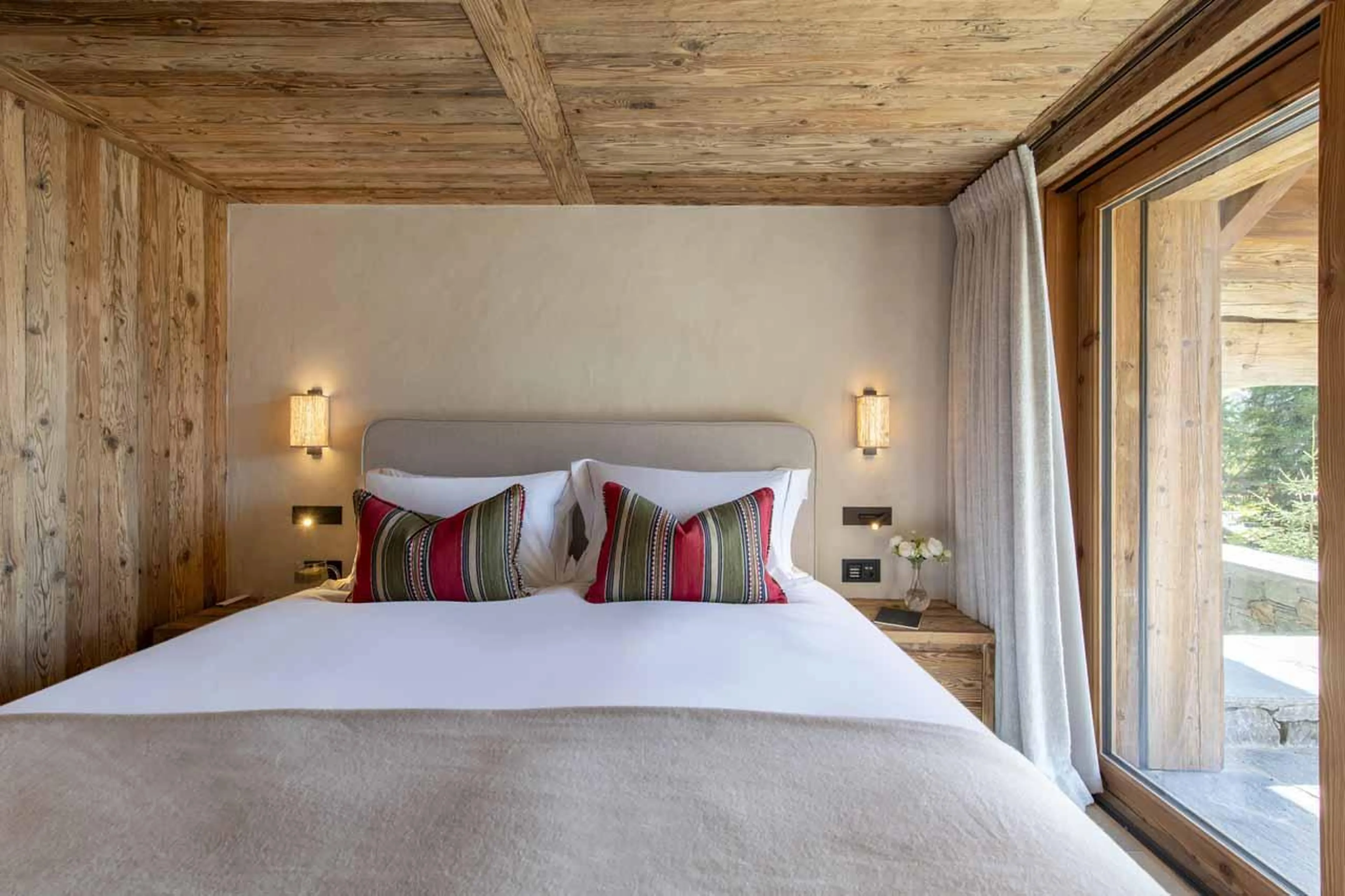 Double bedroom with sliding glass doors in Chalet La Rochette, Verbier