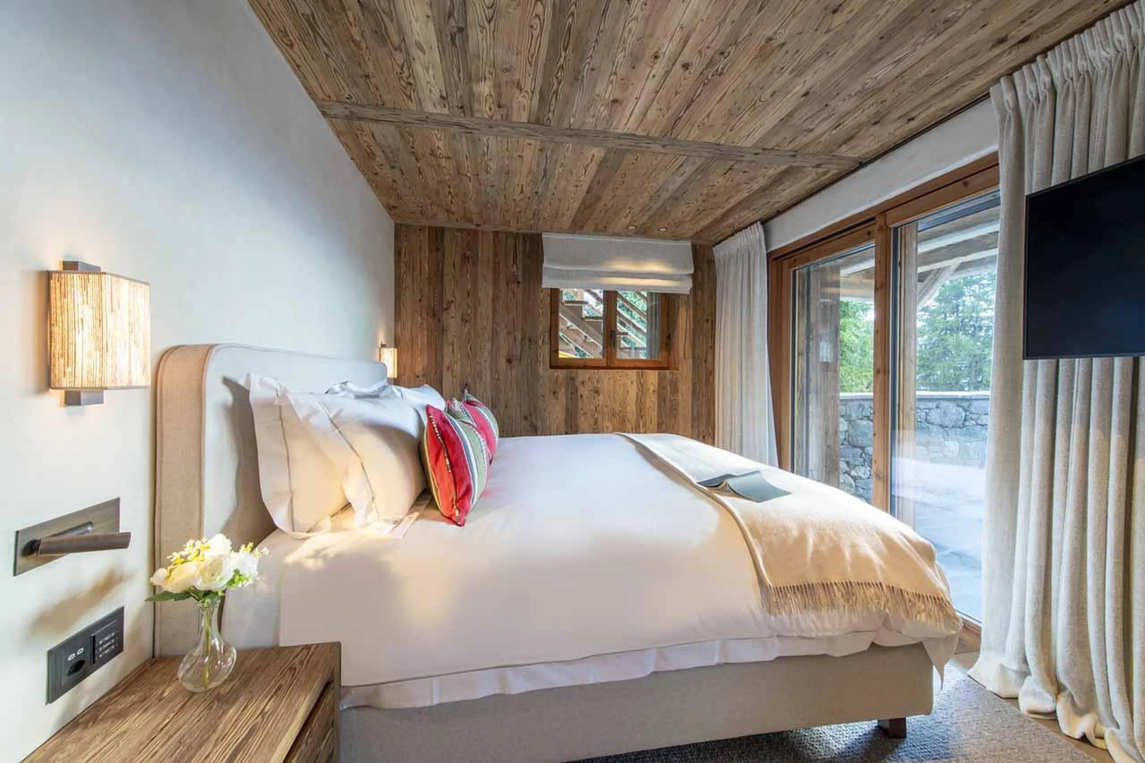 Double bedroom with sliding glass doors in Chalet La Rochette, Verbier
