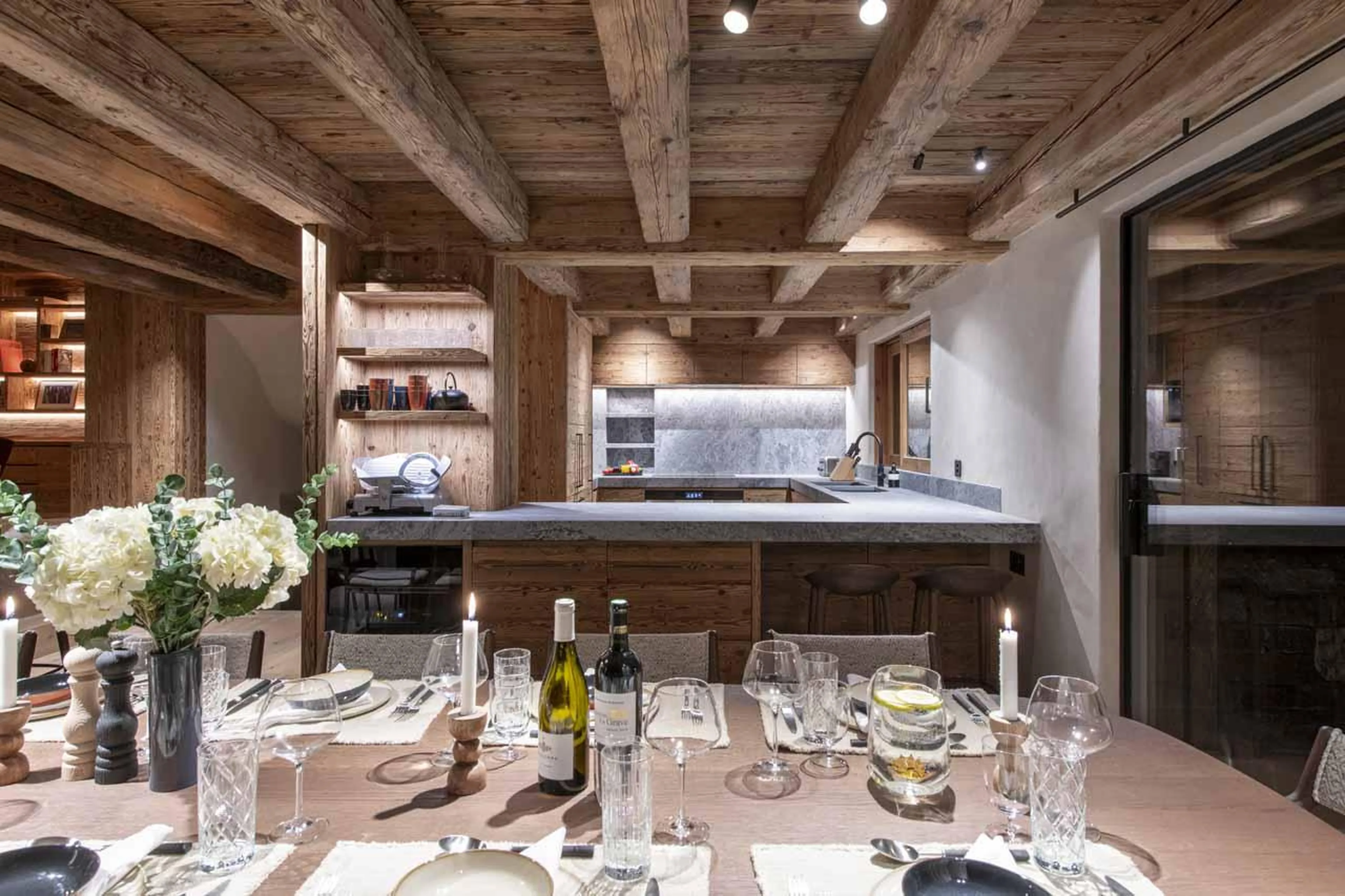 Dining table and kitchen in Chalet La Rochette, Verbier