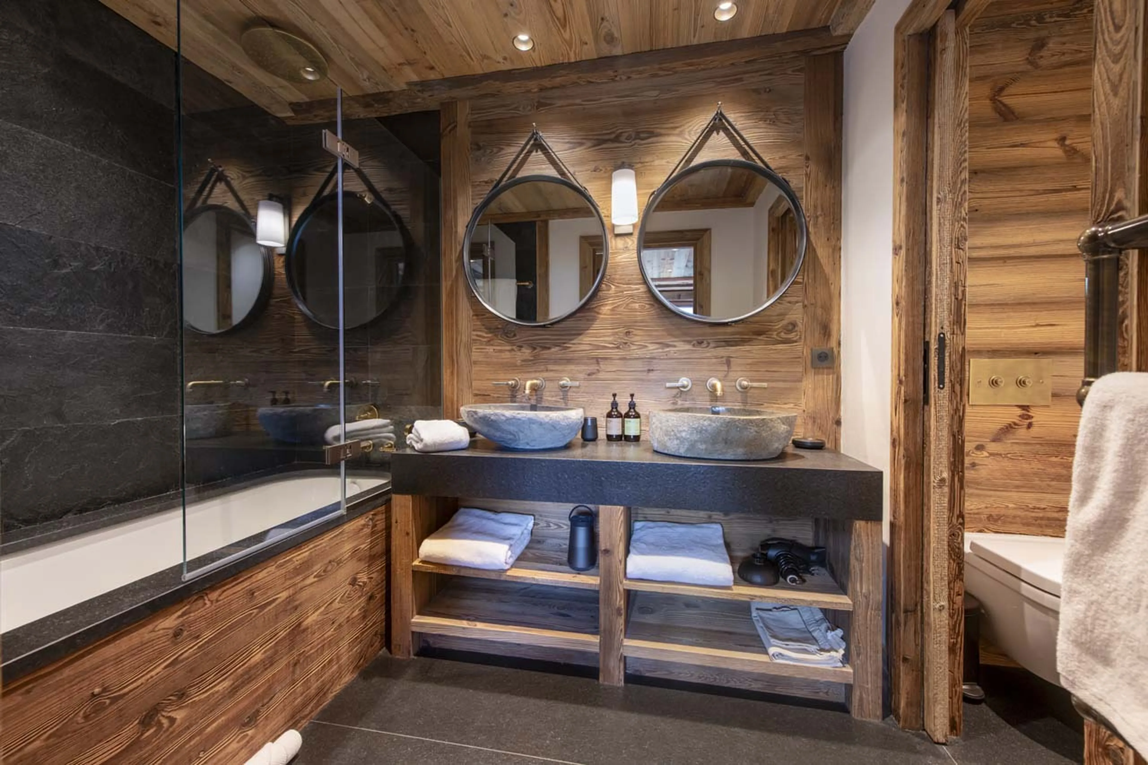 En-suite bathroom in Chalet La Taniere, Meribel