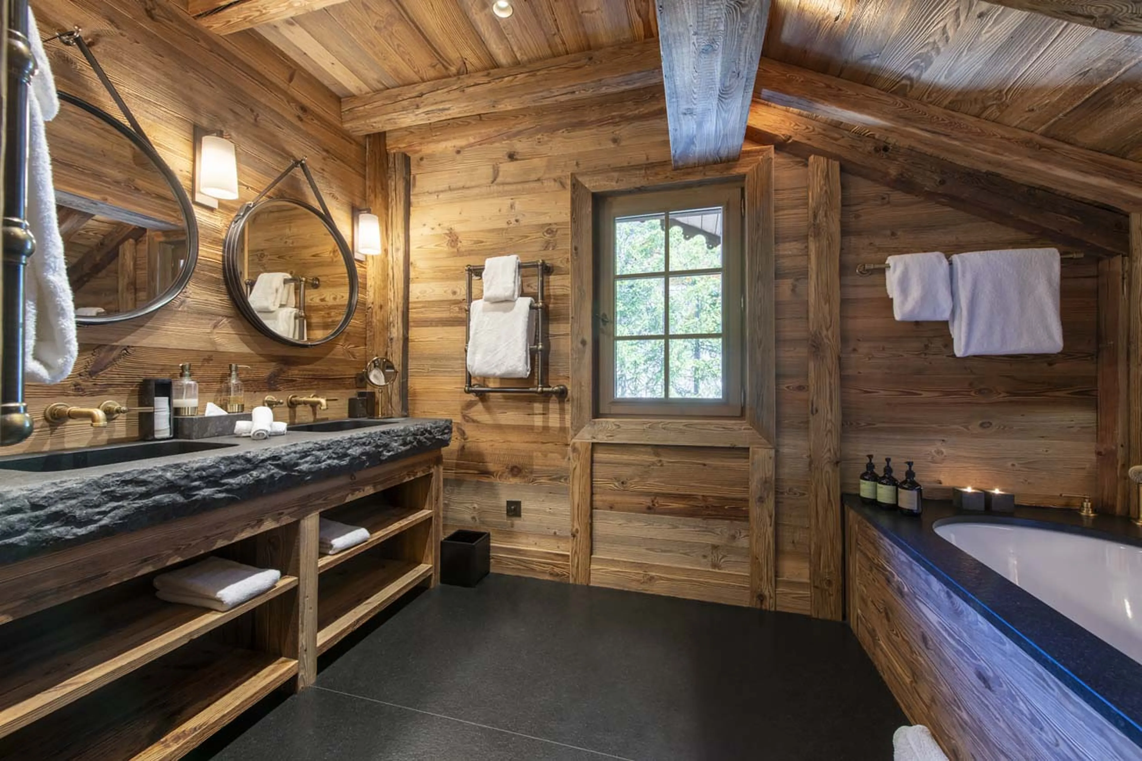 En-suite bathroom in Chalet La Taniere, Meribel
