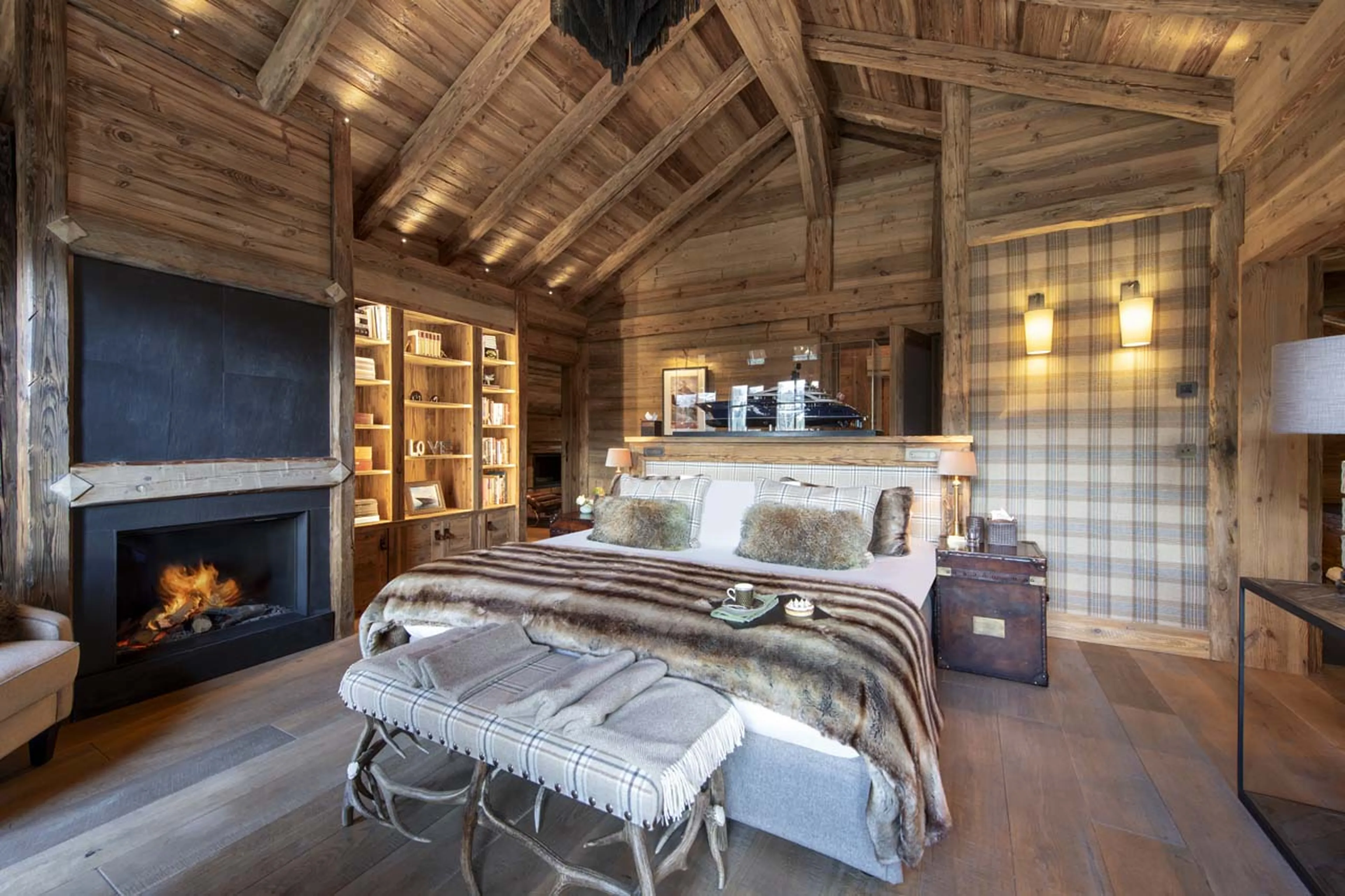 Master bedroom in Chalet La Taniere, Meribel