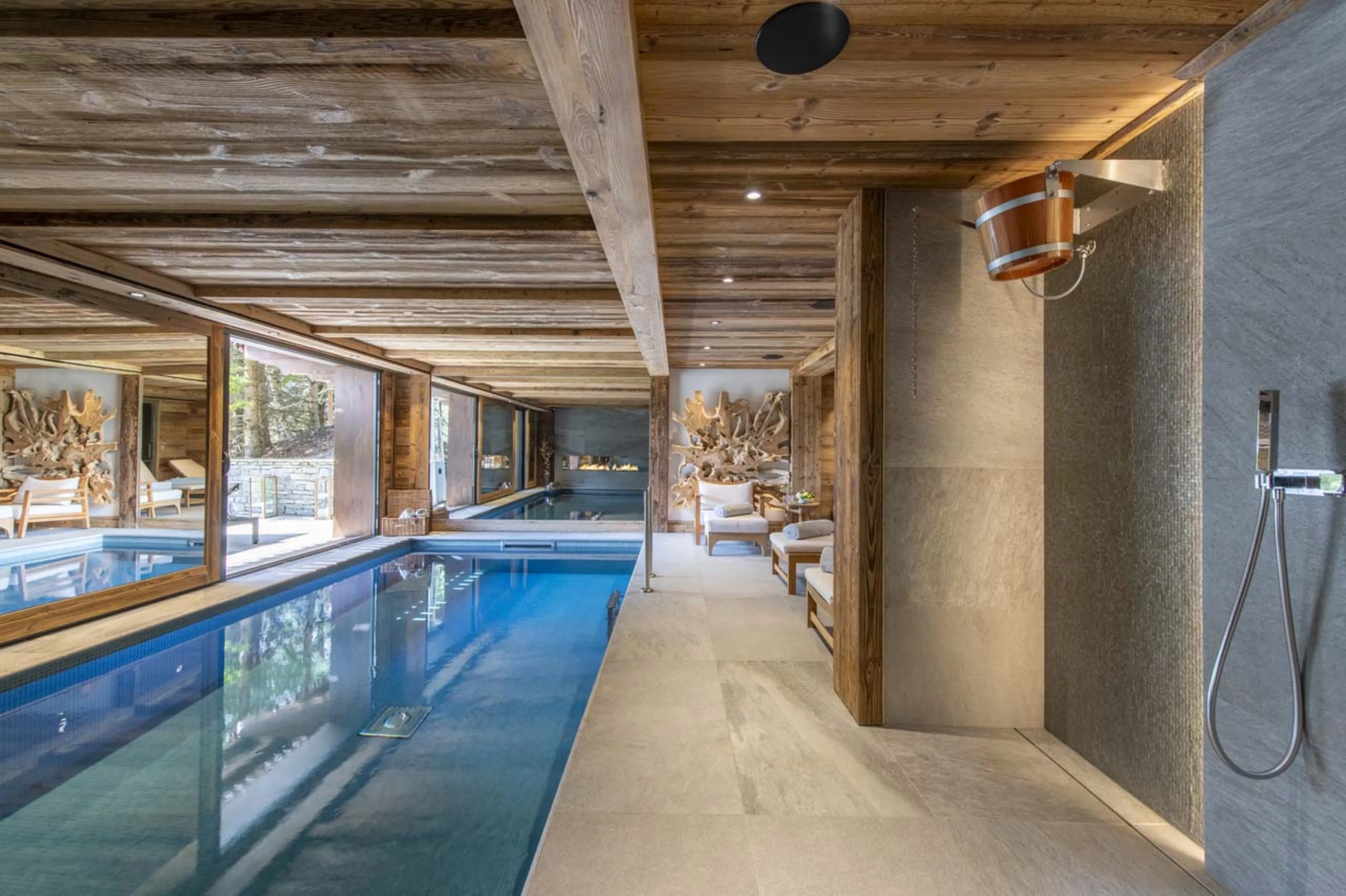 Indoor pool in Chalet La Taniere, Meribel