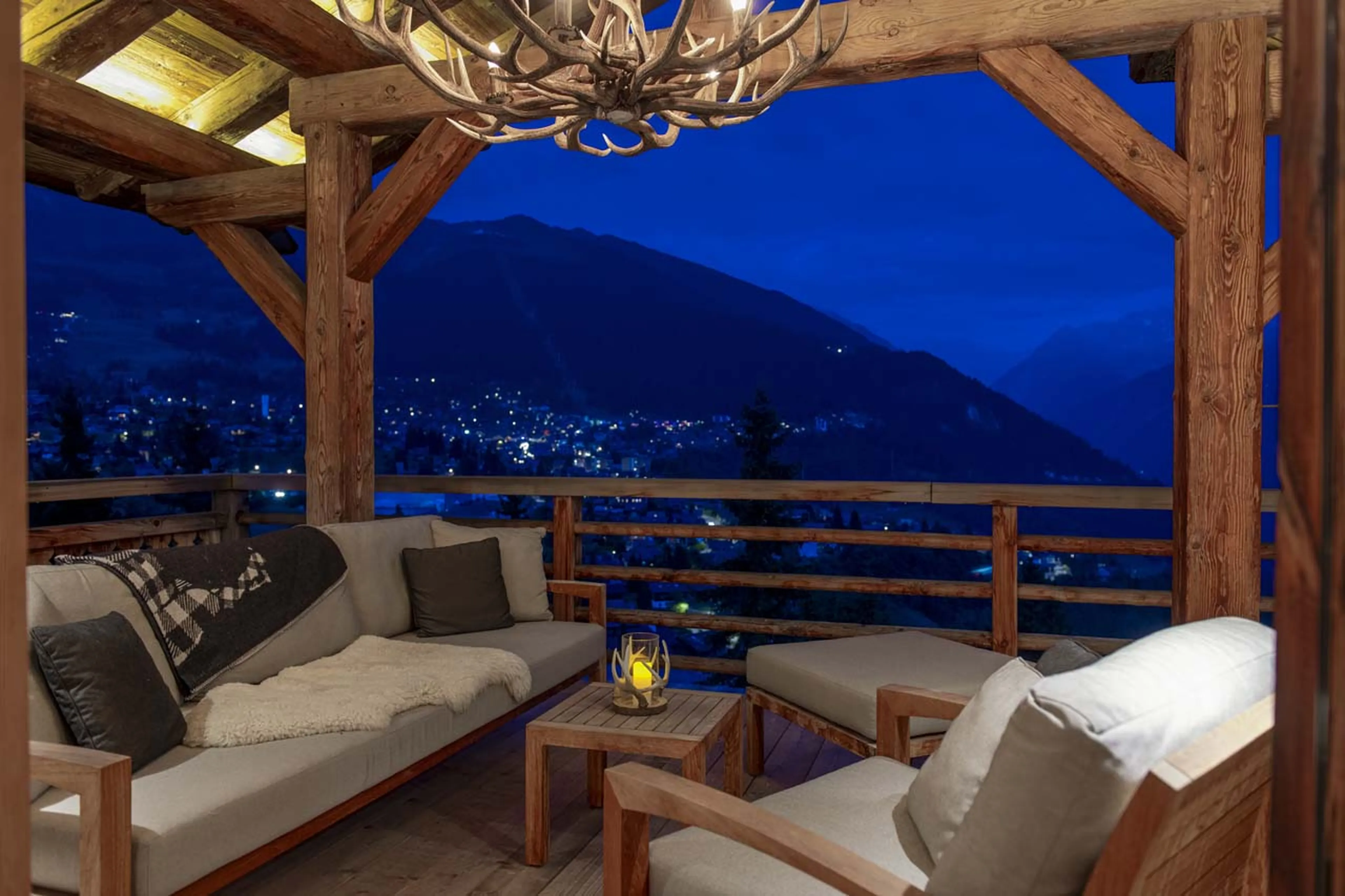 Balcony at night at Chalet La Vigne in Verbier