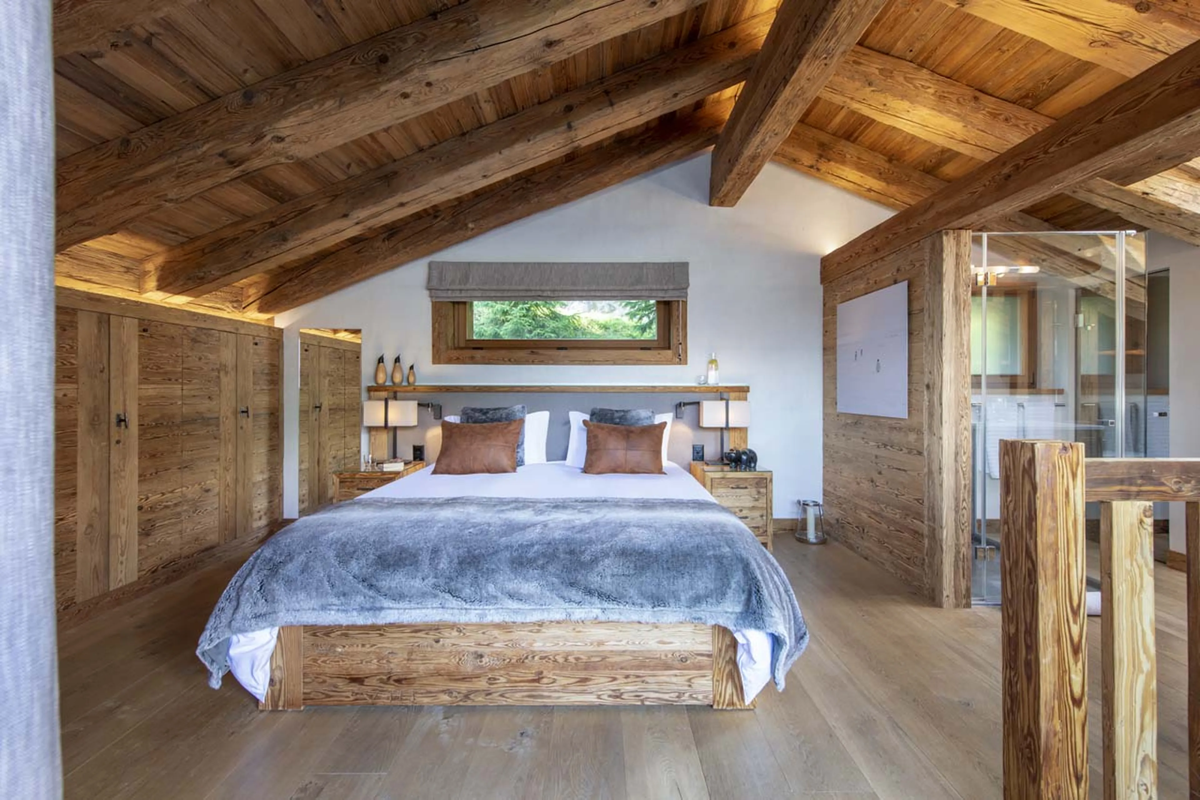Master bedroom in Chalet La Vigne in Verbier