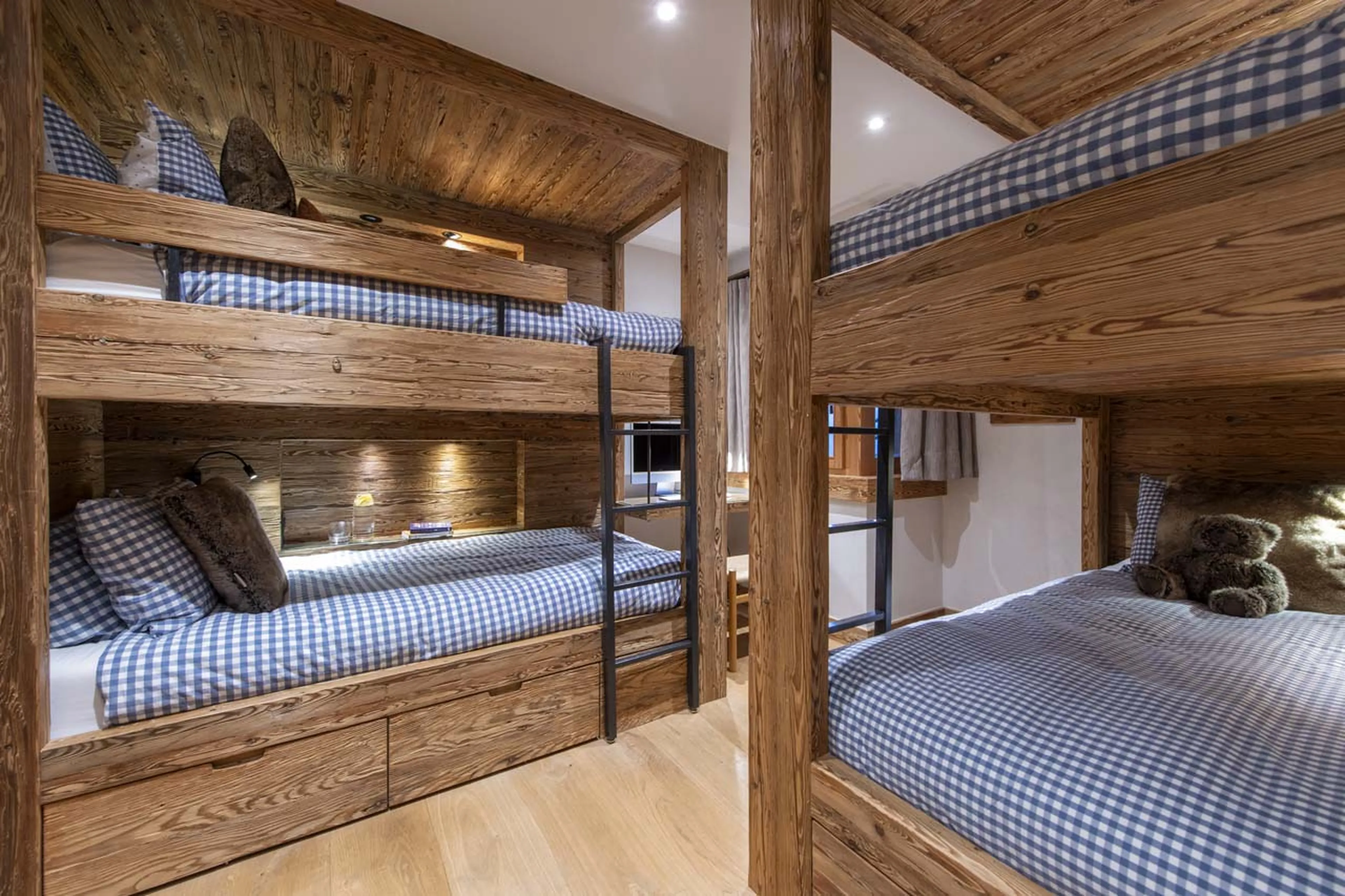 Quad bunk bedroom