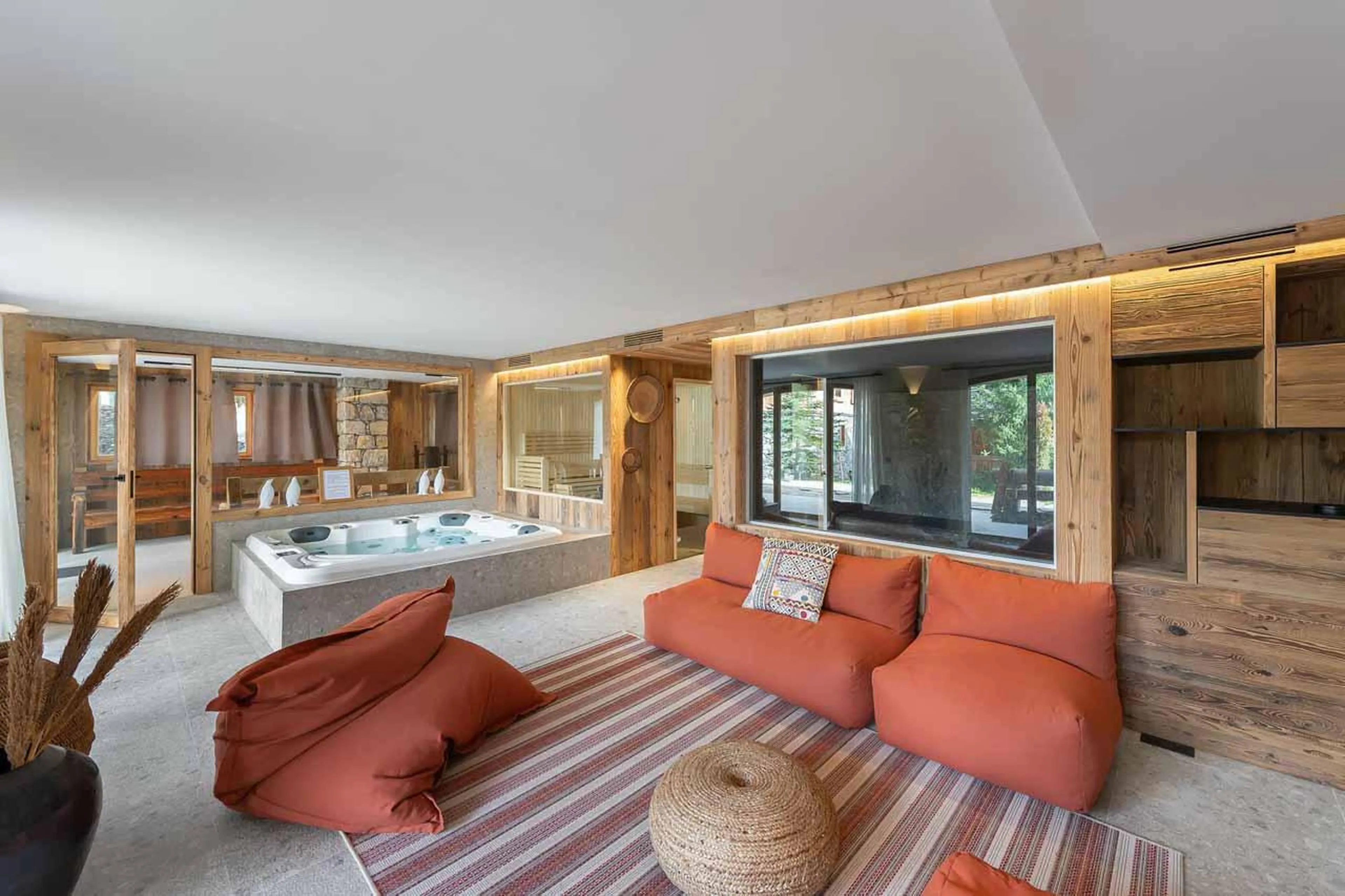 Relaxation area and jacuzzi at Chalet Lady Mijane in Meribel