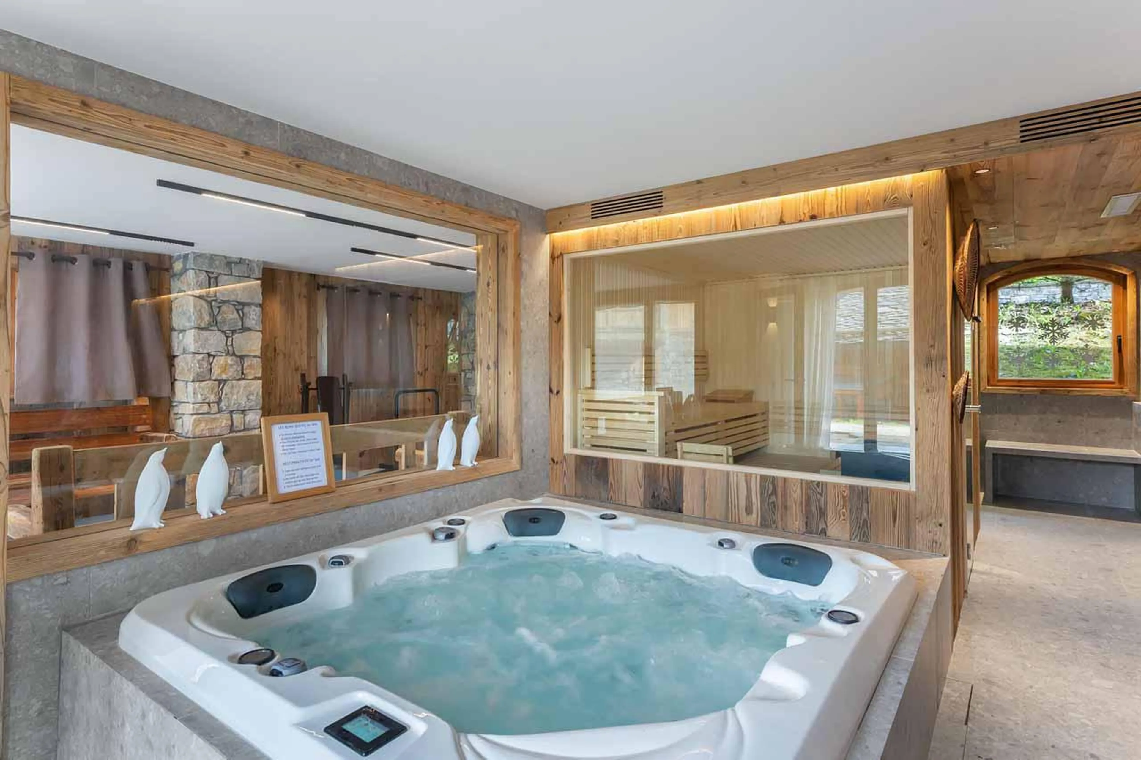 Jacuzzi at Chalet Lady Mijane in Meribel