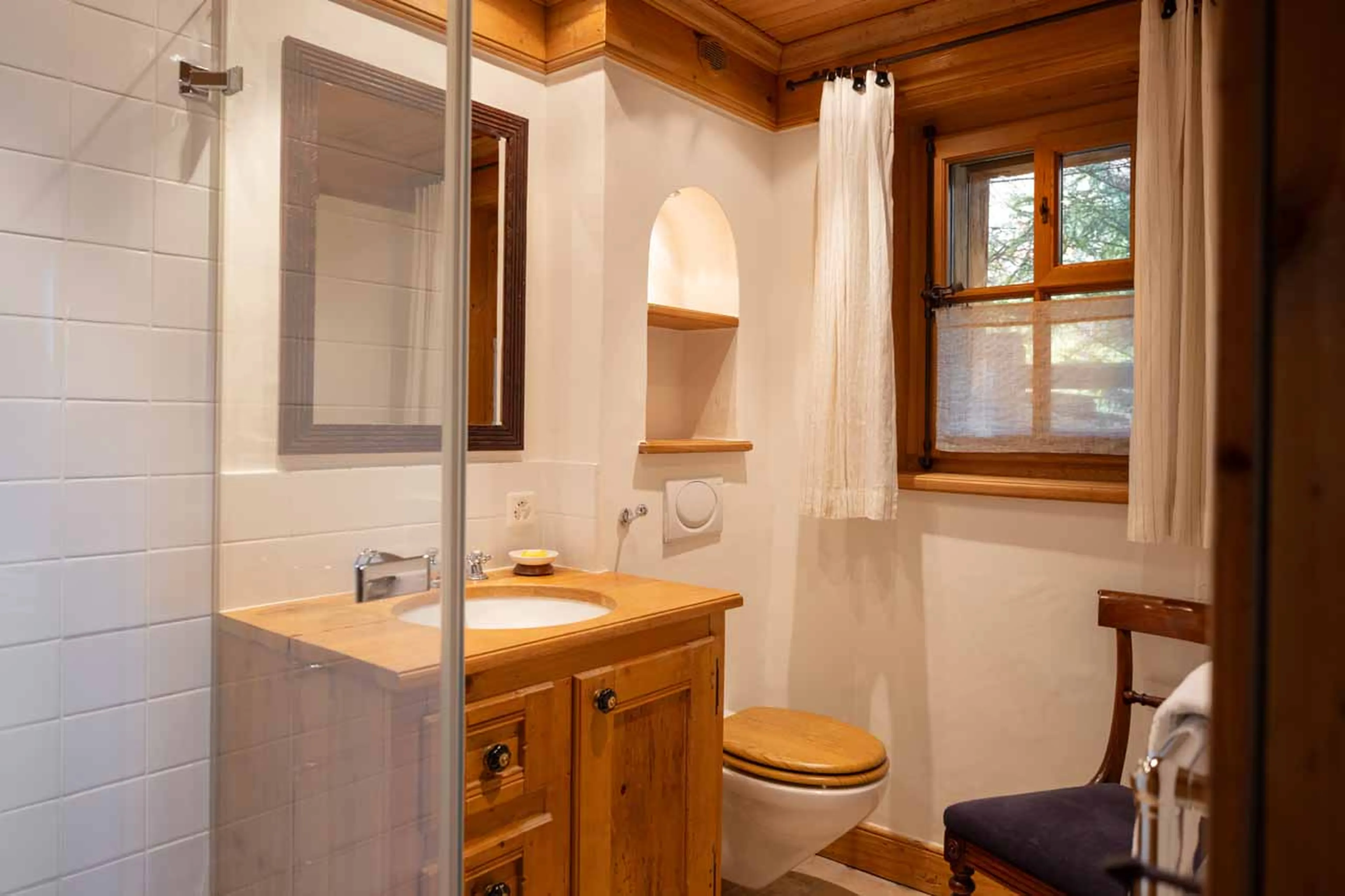 Bedroom 3 en-suite at Chalet Lalapanzi in Verbier