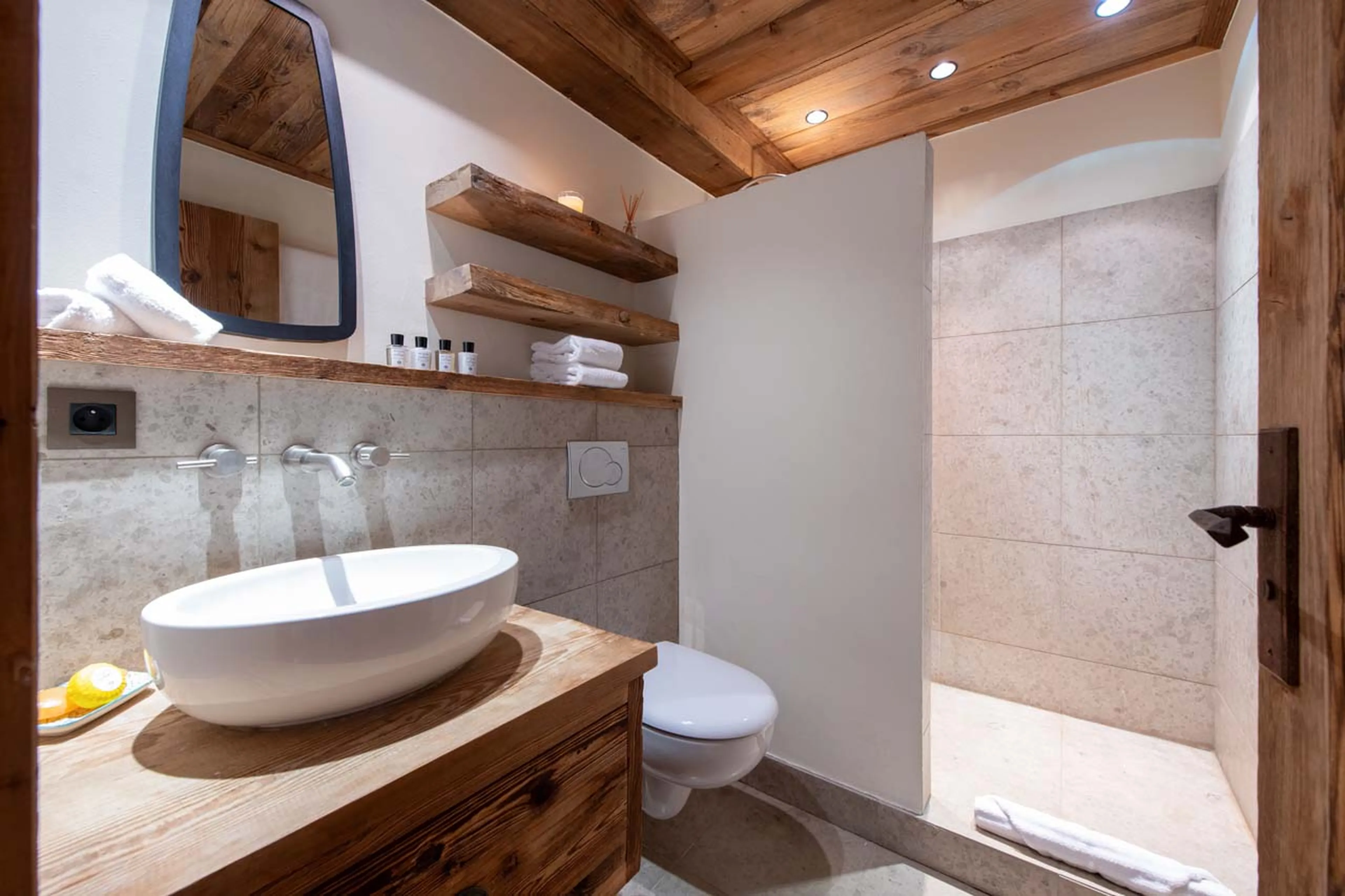 Bedroom three shower at Chalet Lashca in Val d'Isere