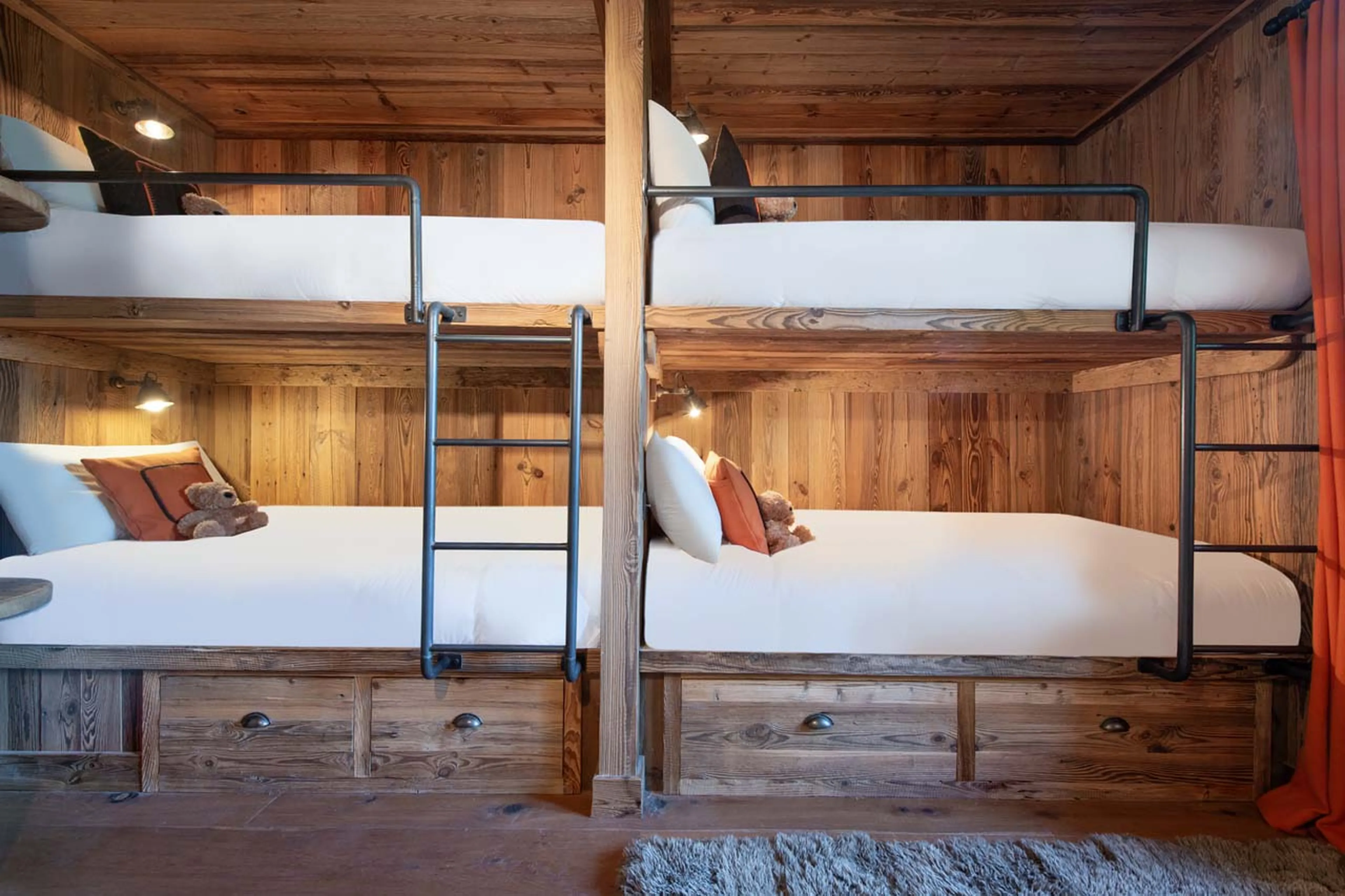 Bunk beds at Chalet Lashca in Val d'Isere