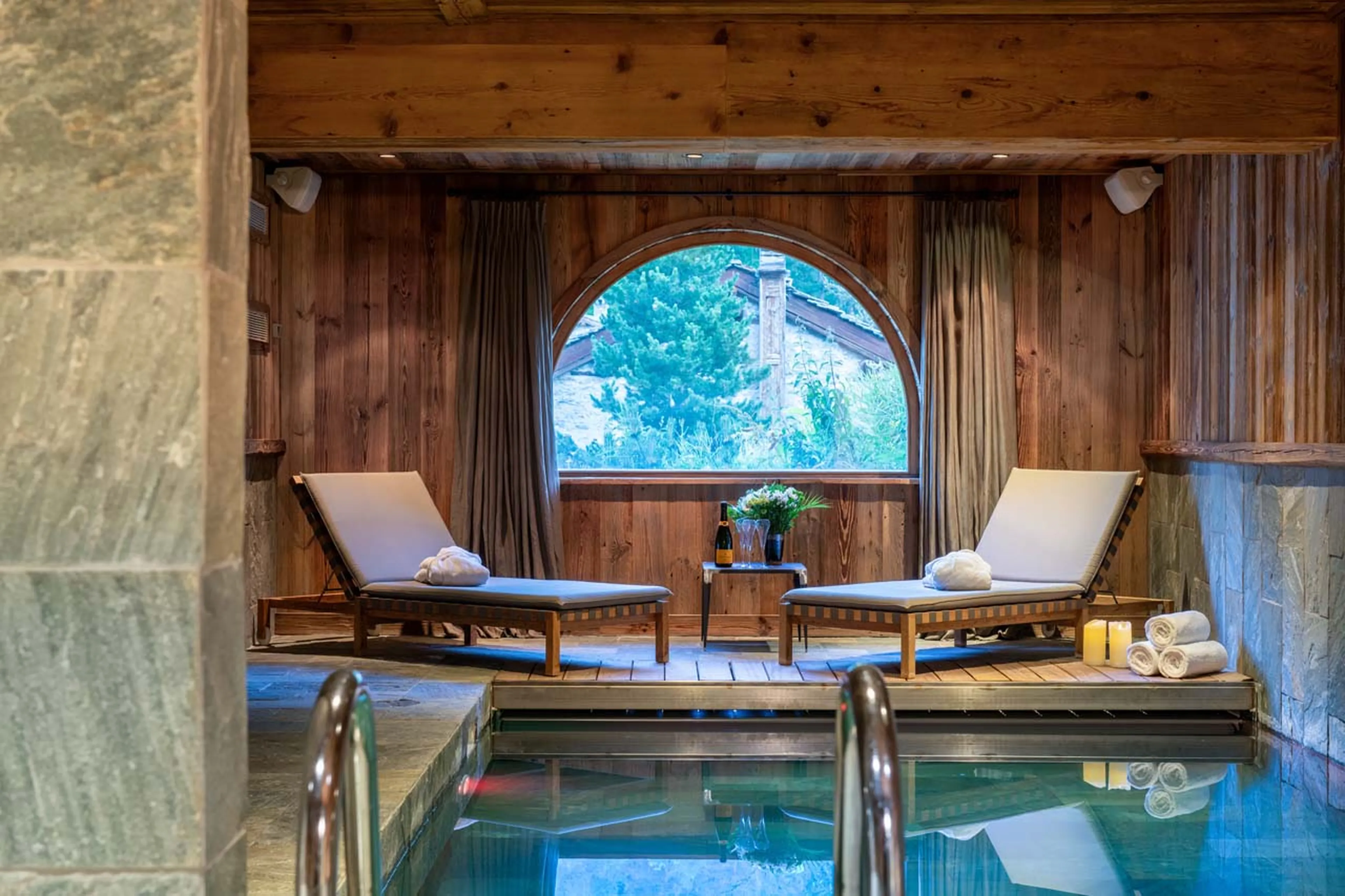 Spa with pool at Chalet Lashca in Val d'Isere