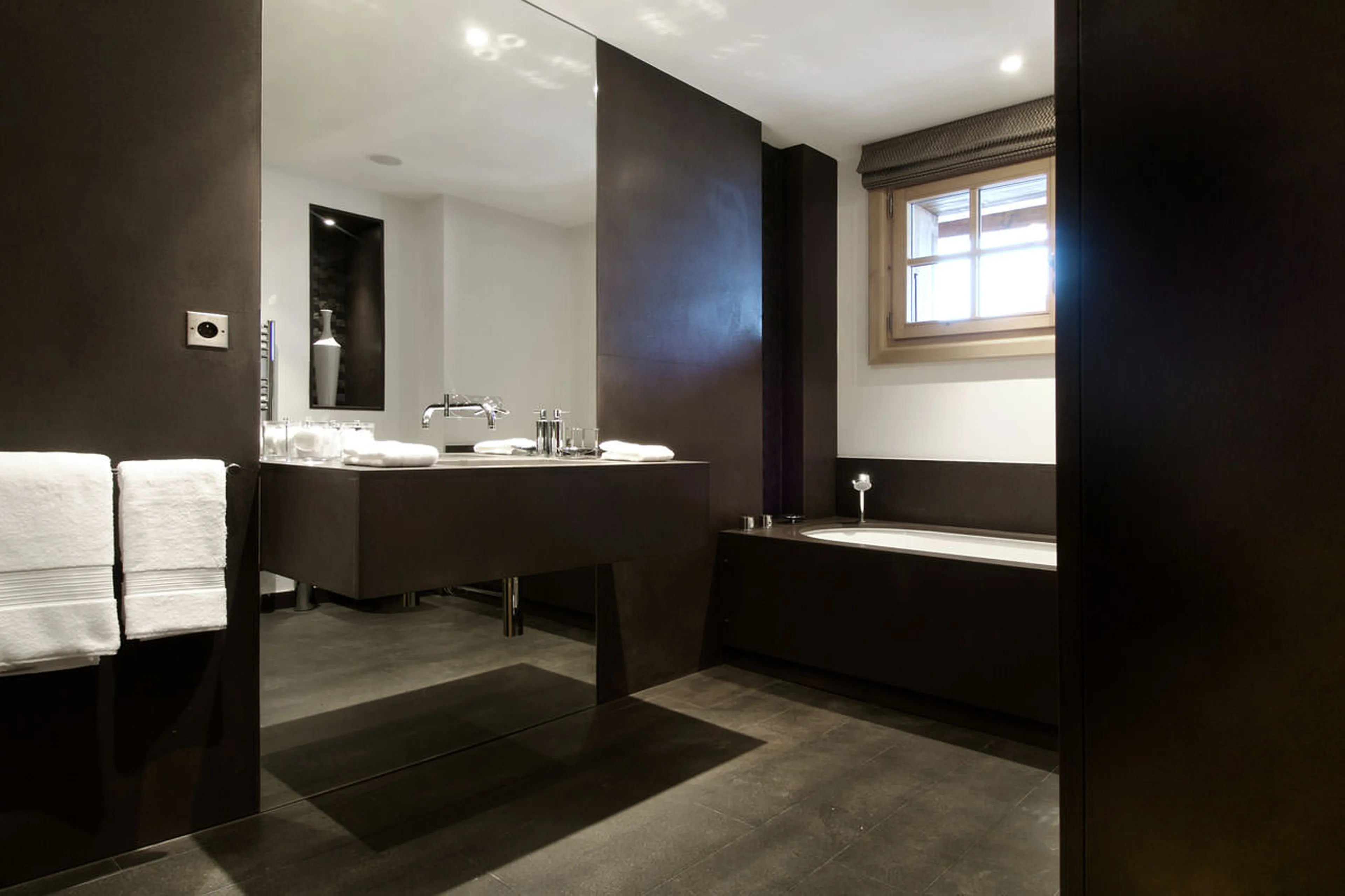 Fifth en-suite bathroom in Chalet Le Blanchot in Courchevel 1850