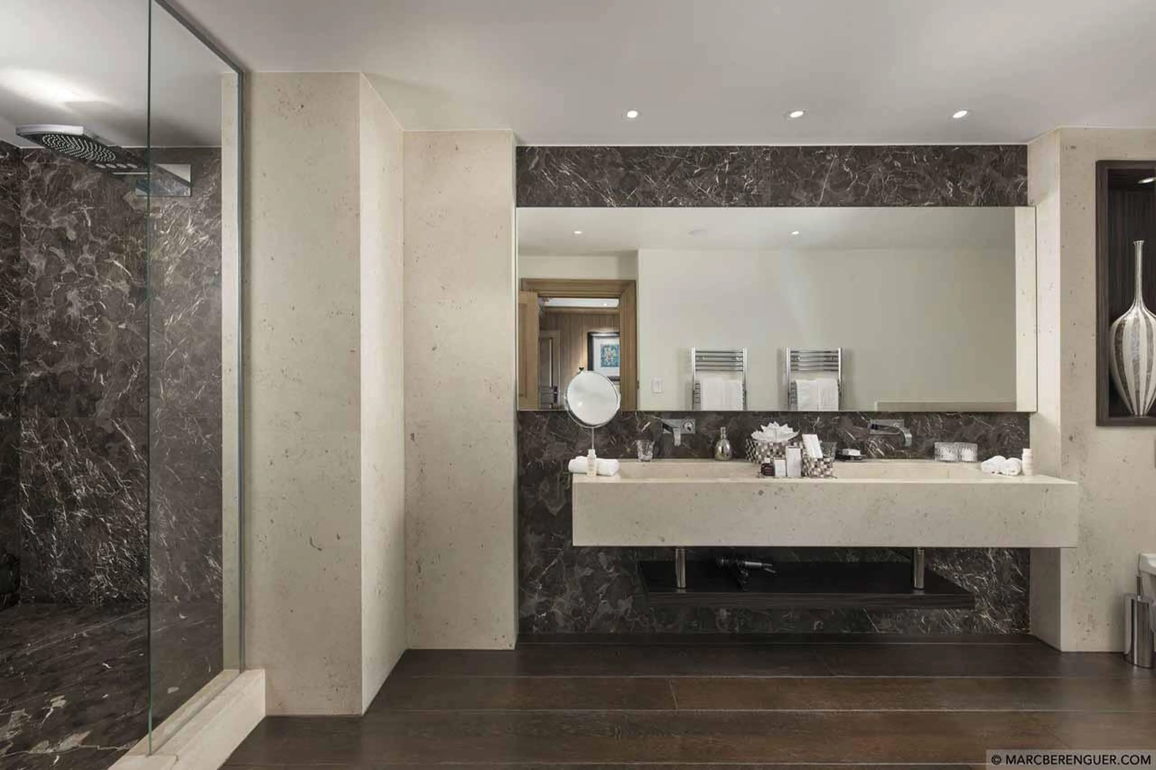 En-suite bathroom in Chalet Le Blanchot in Courchevel 1850