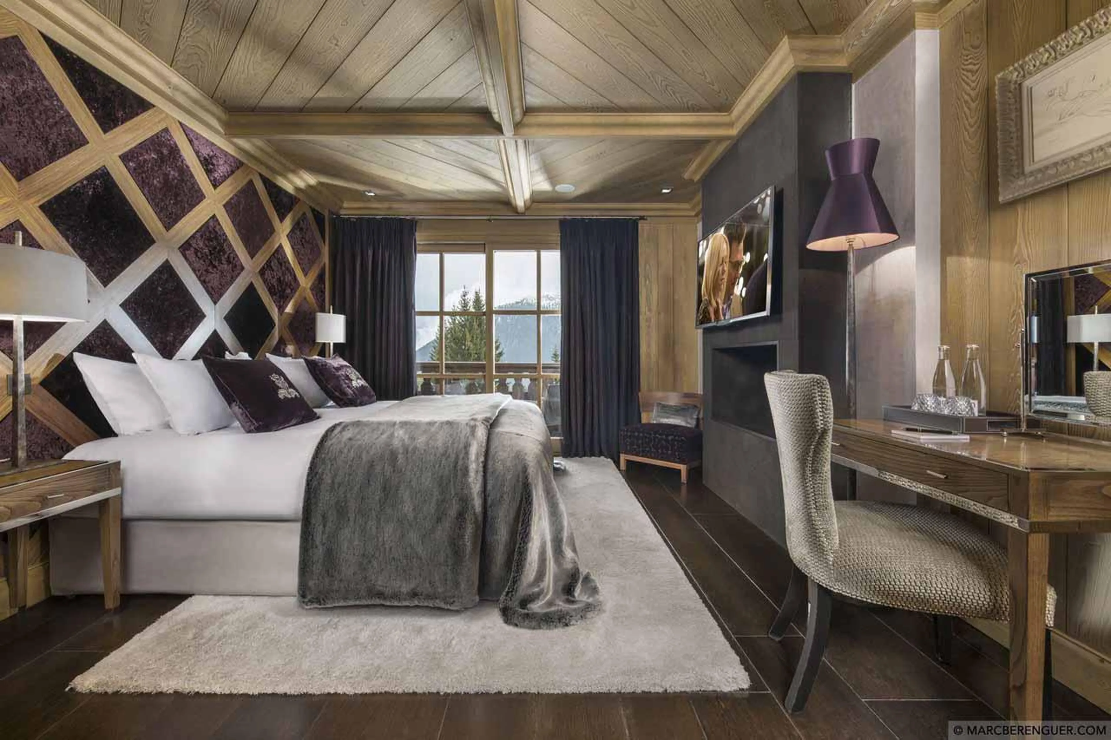 Fourth double bedroom in Chalet Le Blanchot in Courchevel 1850