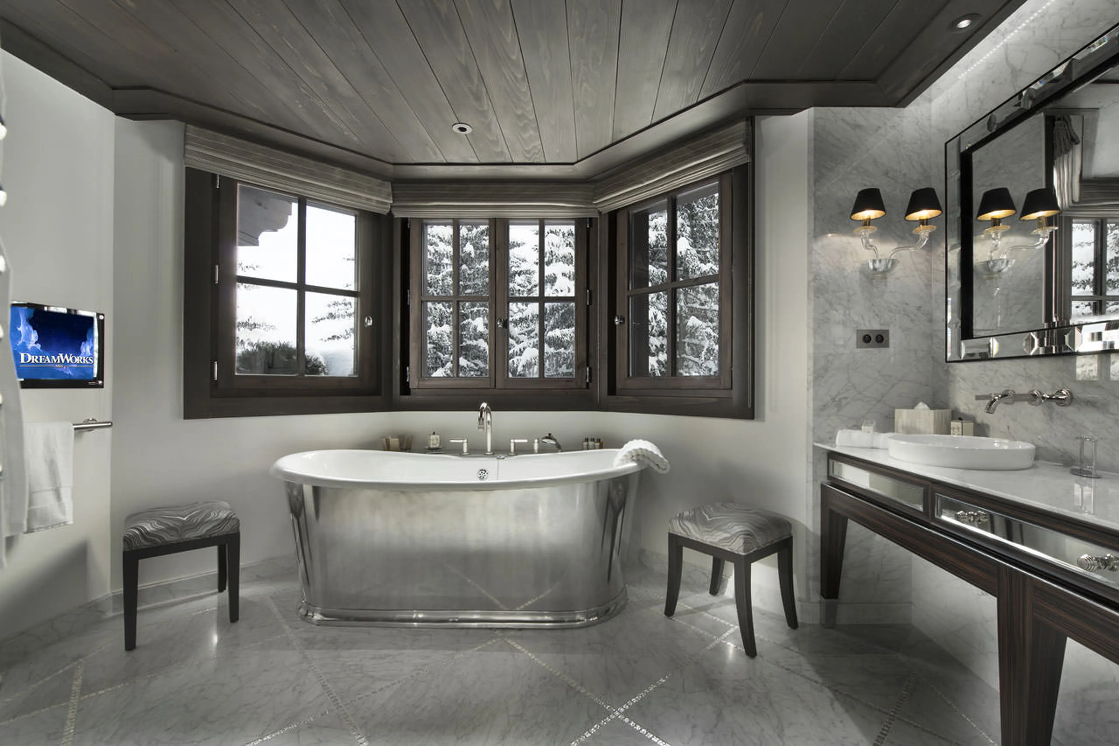 Master bathroom in Chalet Le Coquelicot in Courchevel 1850
