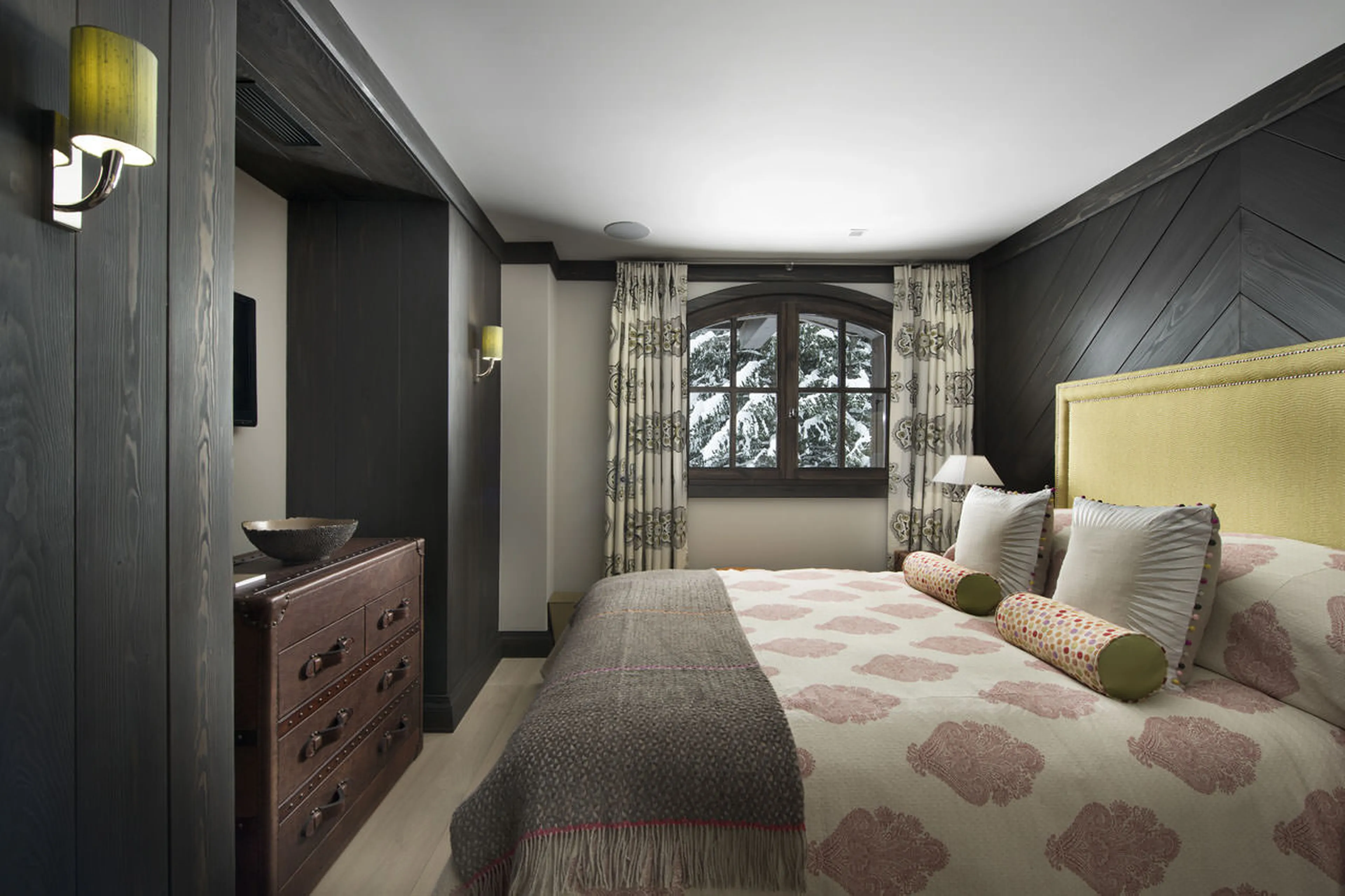 Fourth double bedroom in Chalet Le Coquelicot in Courchevel 1850