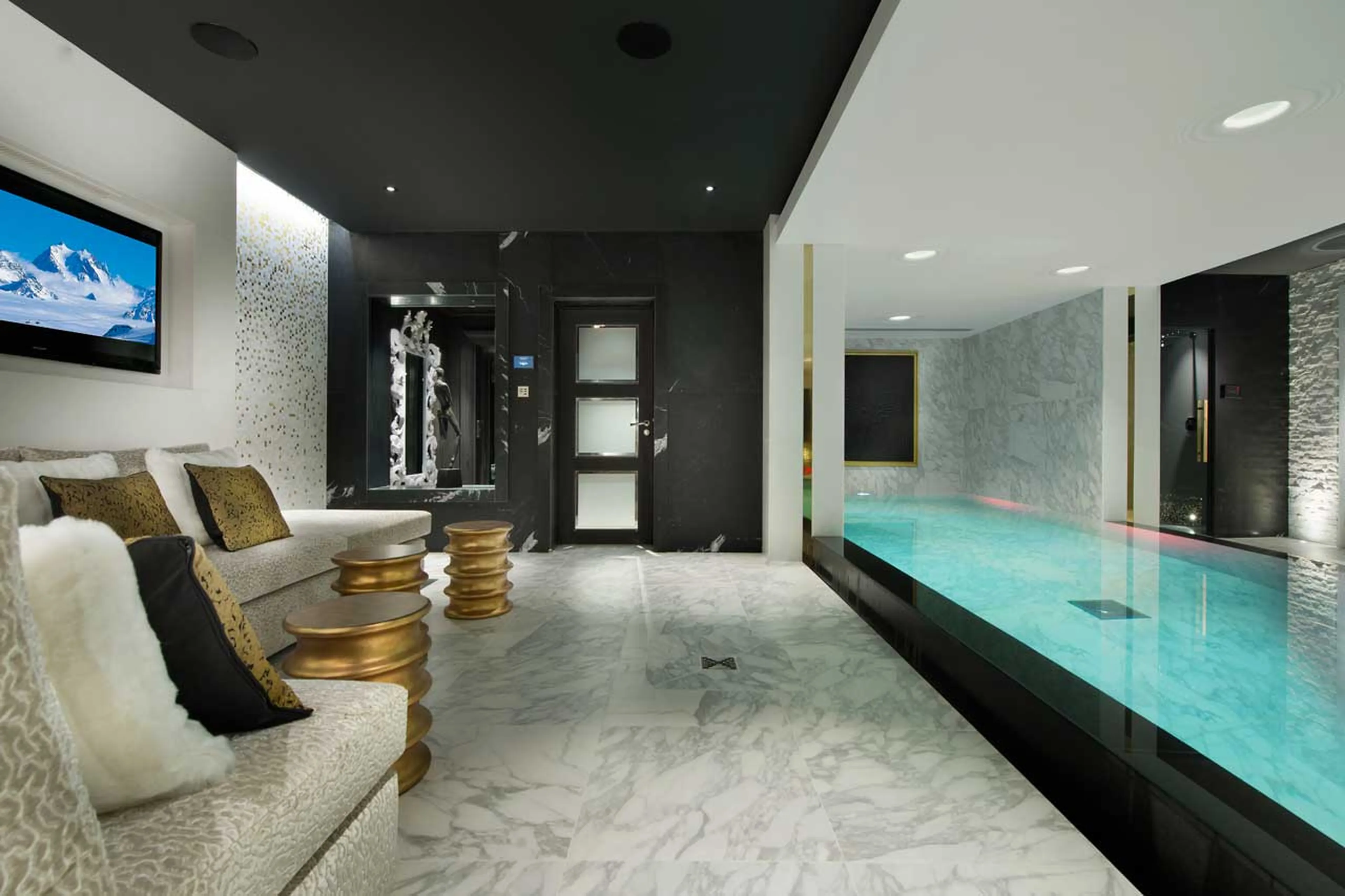 Spa relaxation with sofas in Chalet Le Coquelicot in Courchevel 1850