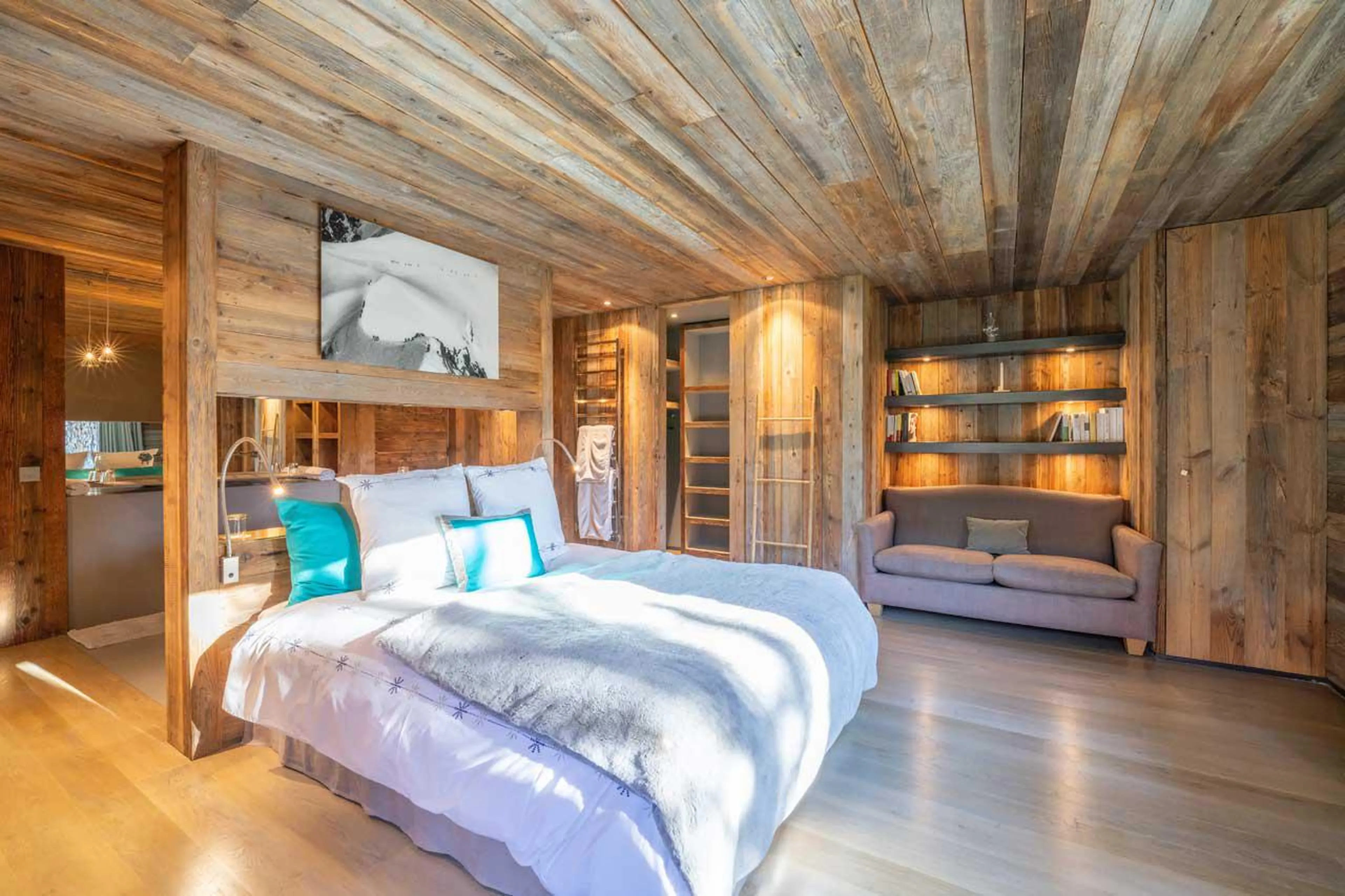Homely and spacious double bedroom at Le Grand Cerf in Meribel