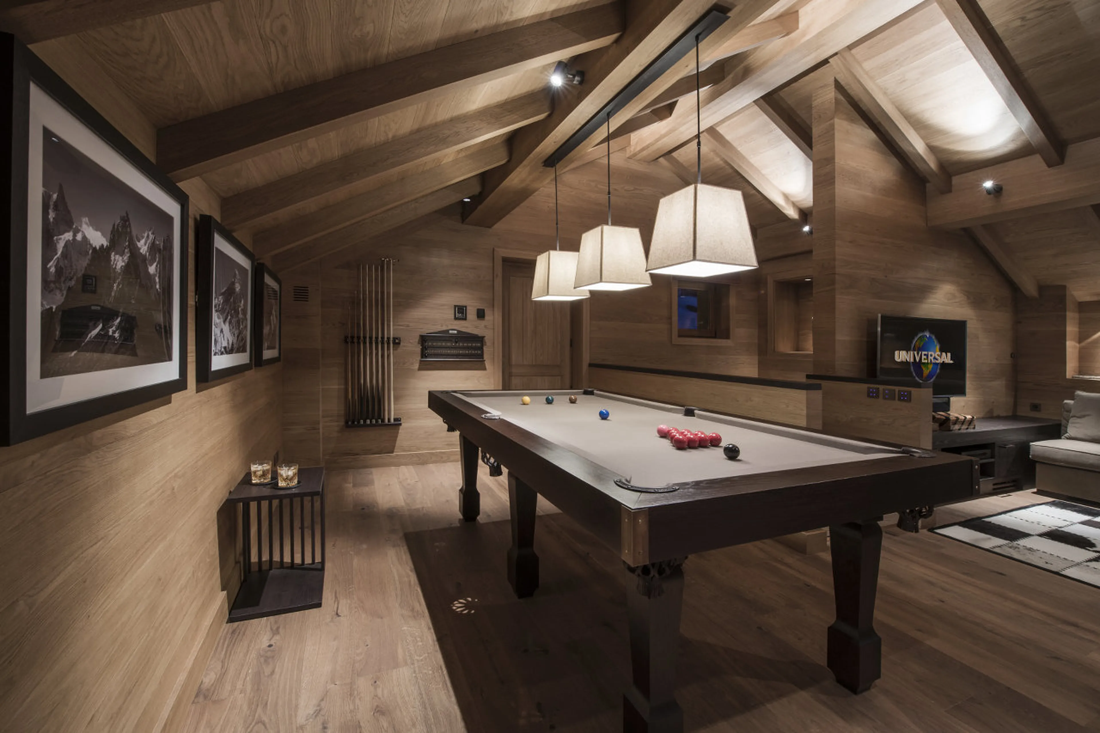 Games room and TV snug in Chalet Le Grenier in Meribel