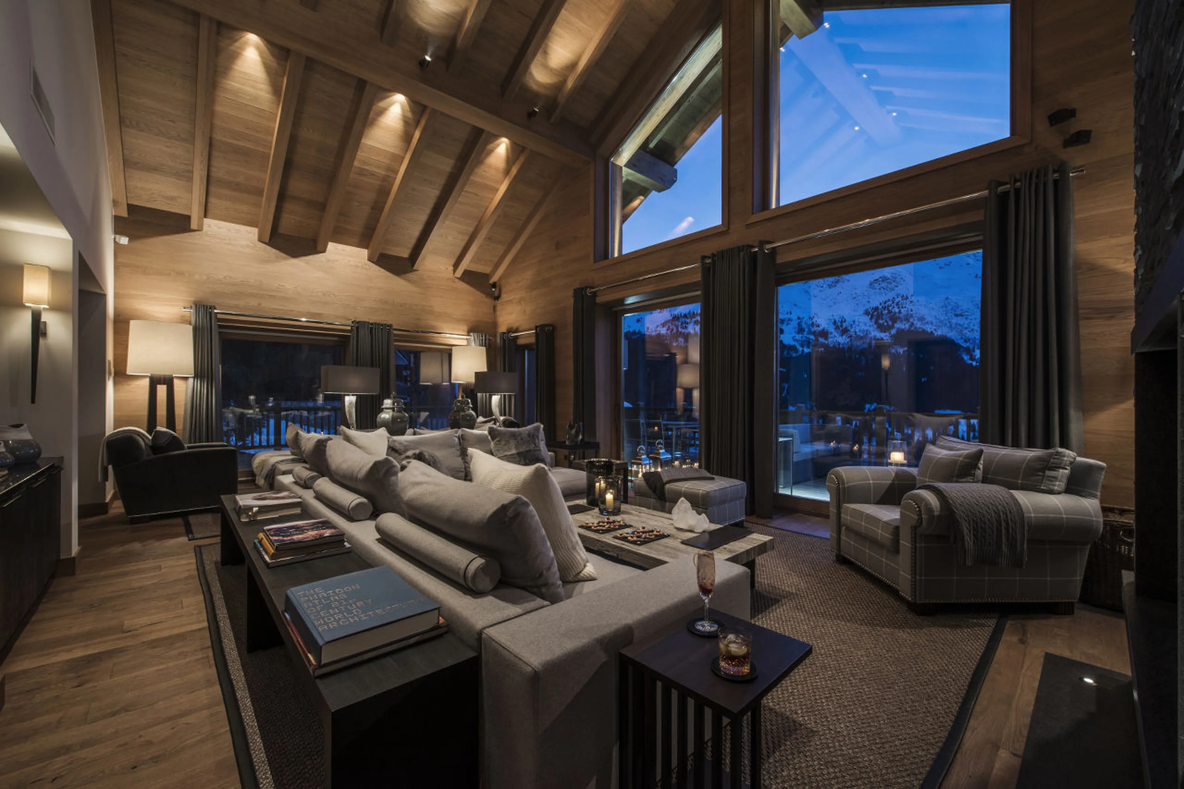 Double volume living area in Chalet Le Grenier in Meribel