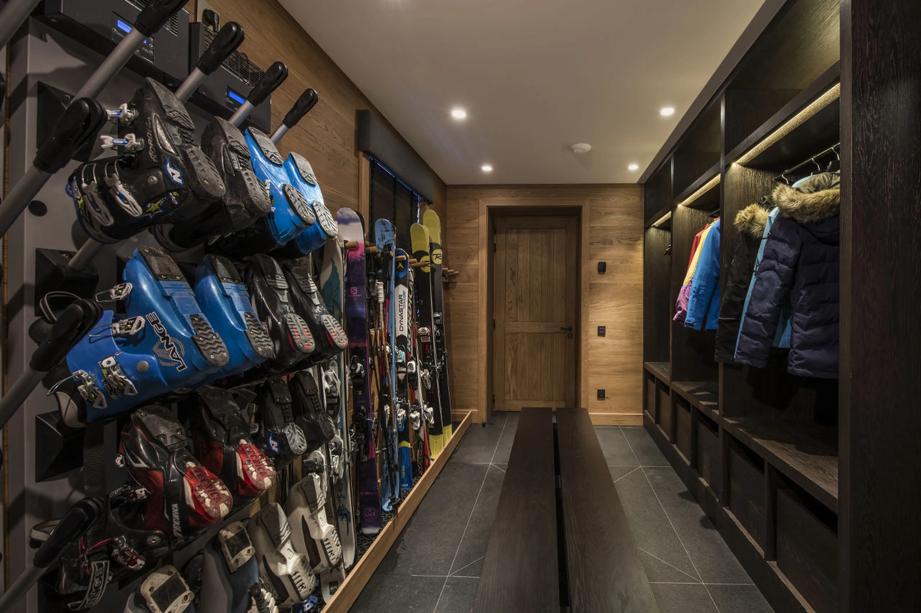 Ski room with boot warmers in Chalet Le Grenier in Meribel