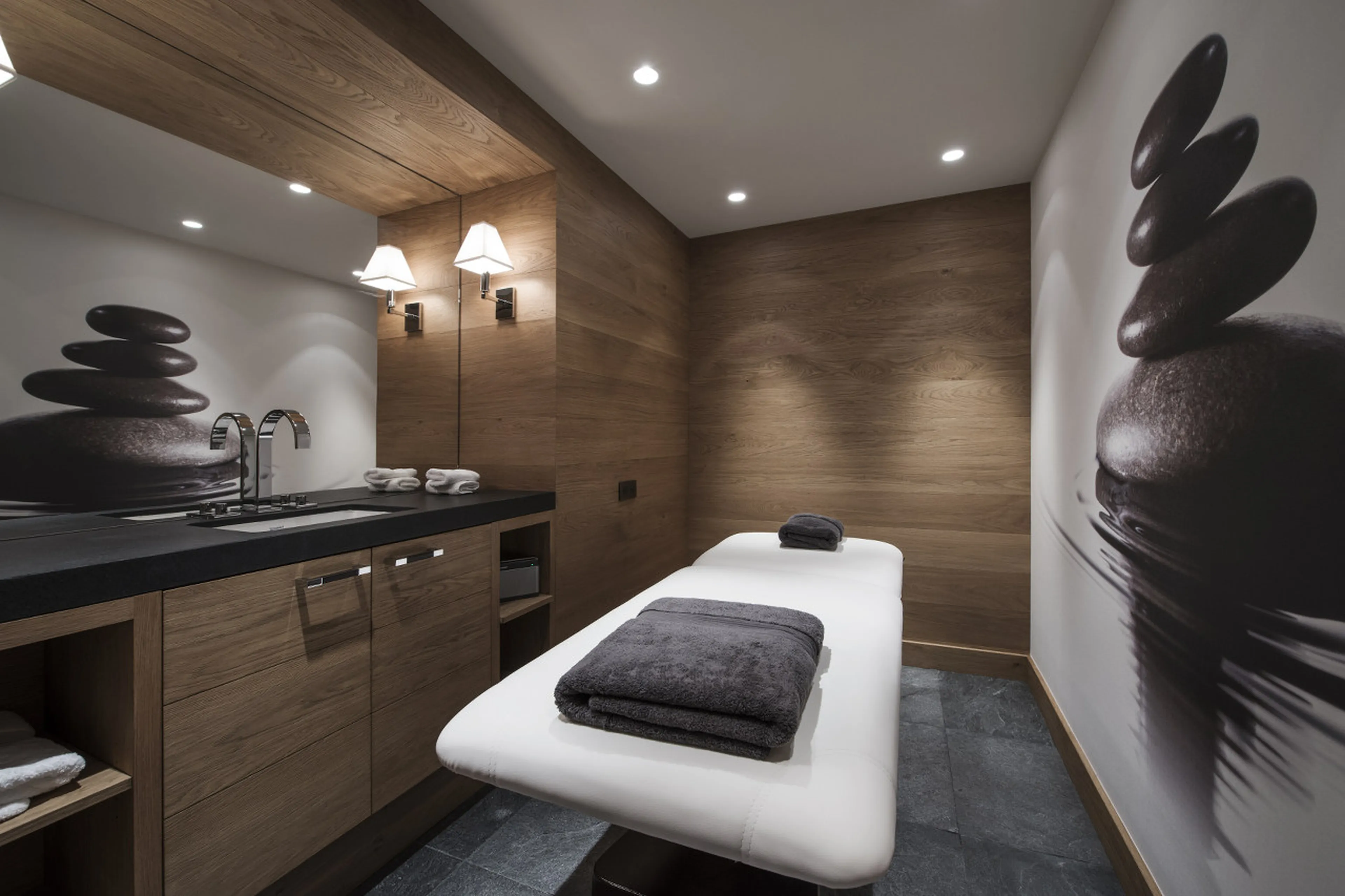 Professional massage and treatment room in Chalet Le Grenier in Meribel