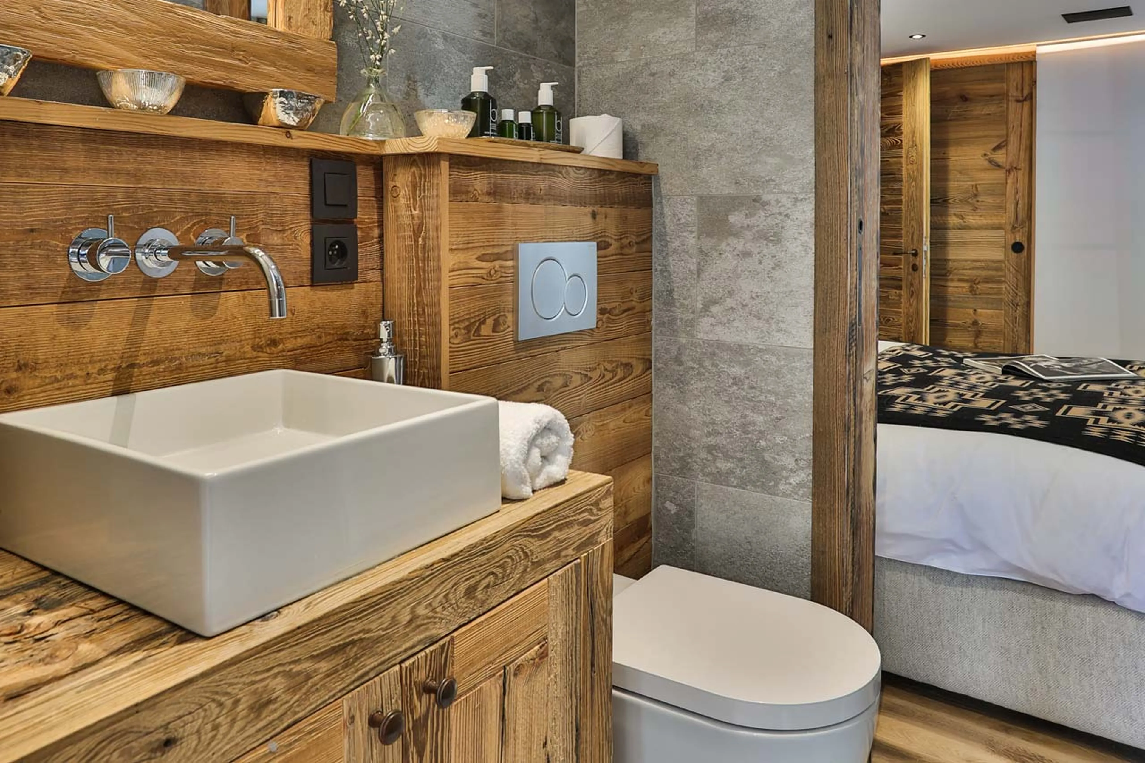 En-suite bathroom at Chalet Le Moulin on Chamonix