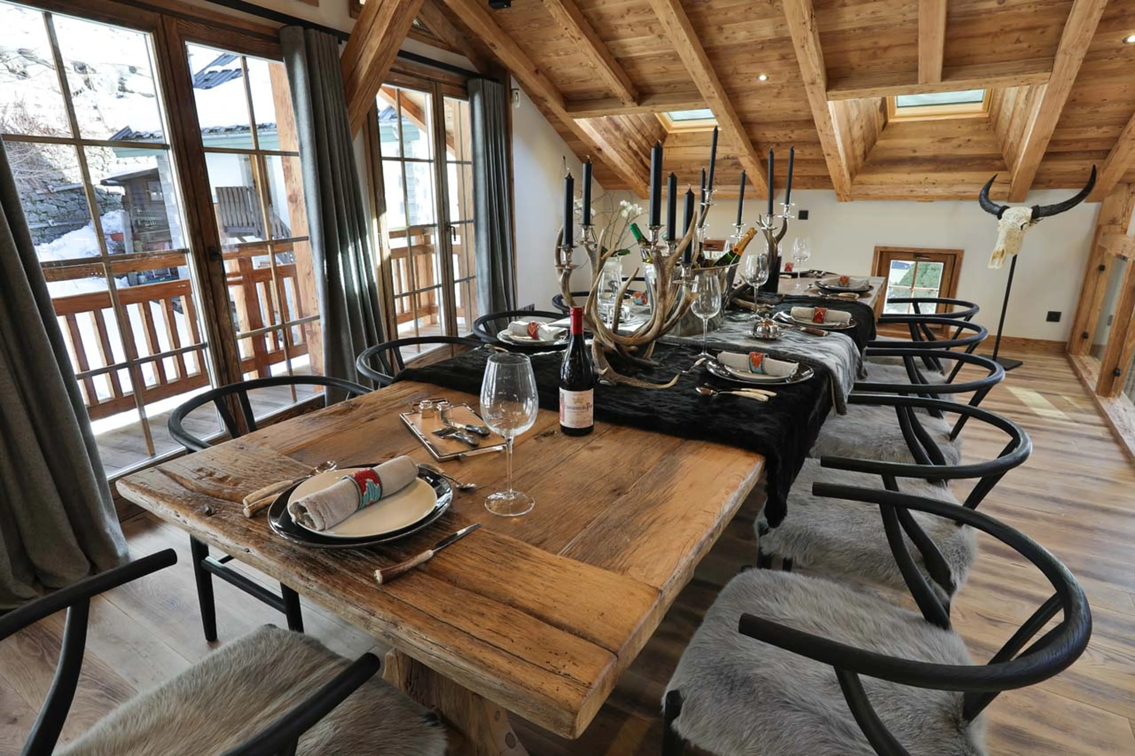 Dining decor at Chalet Le Moulin on Chamonix