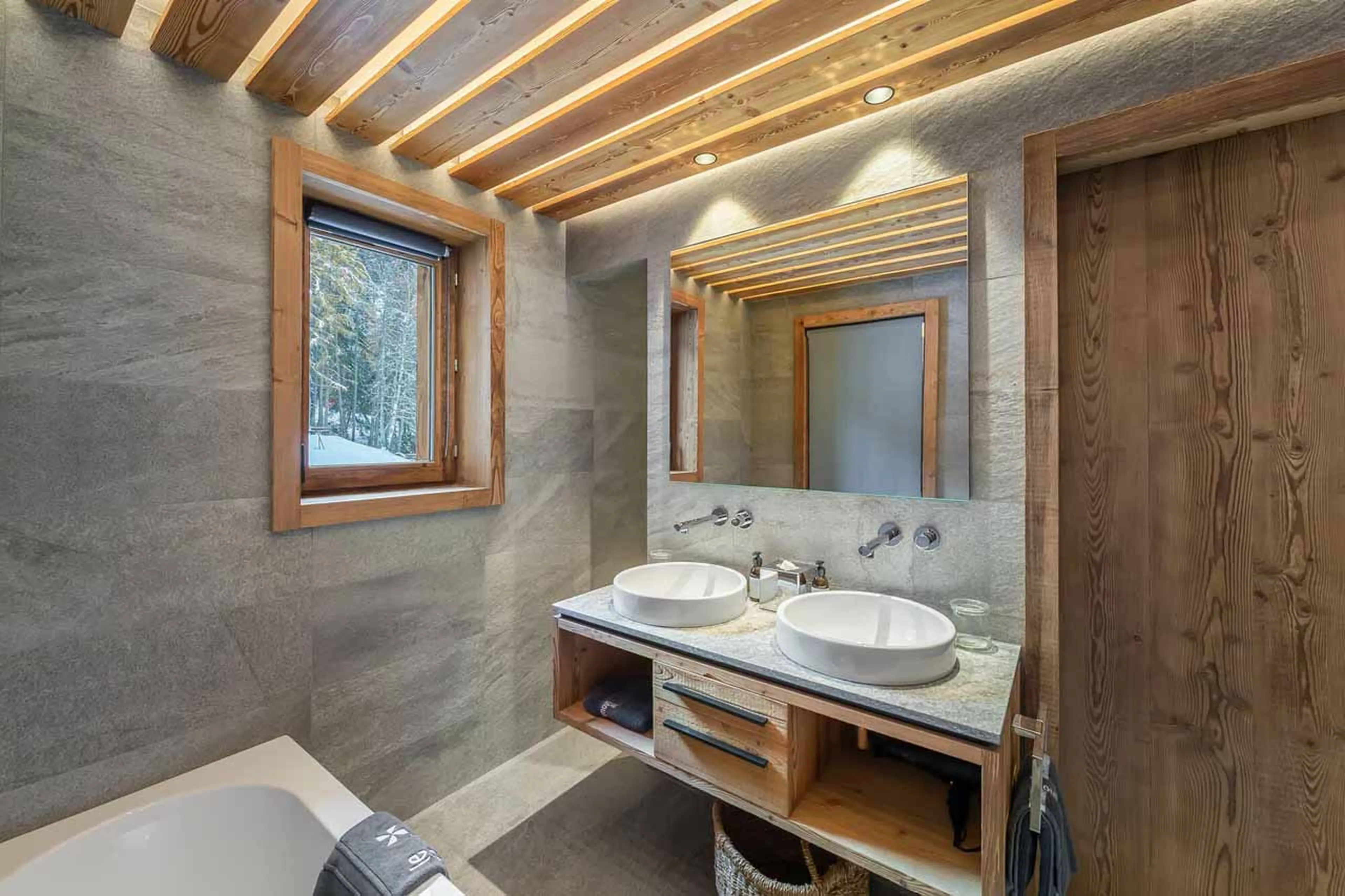 Bathroom six at Chalet Le Moulin in Courchevel Le Praz